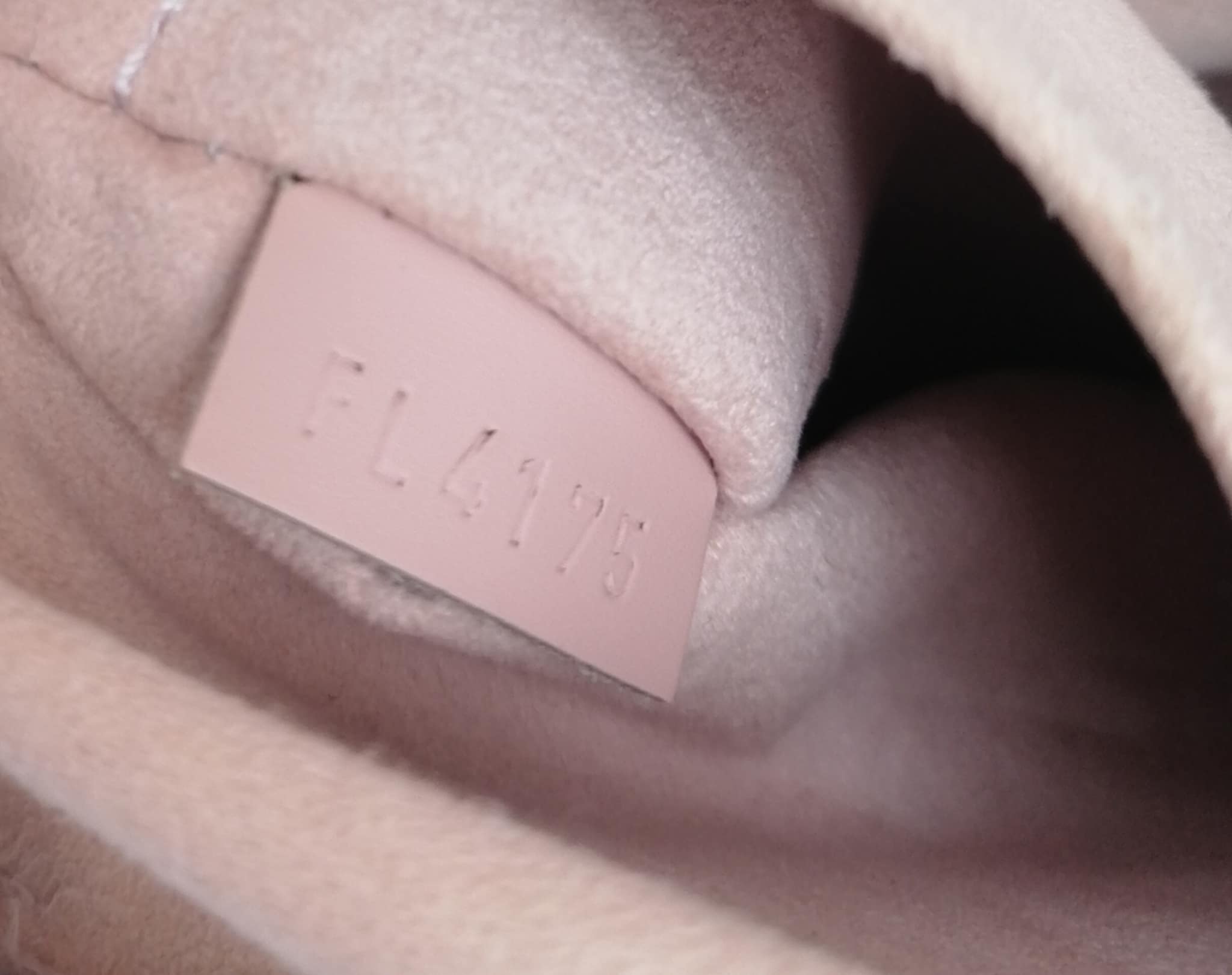 LOUIS VUITTON CAISSA PM