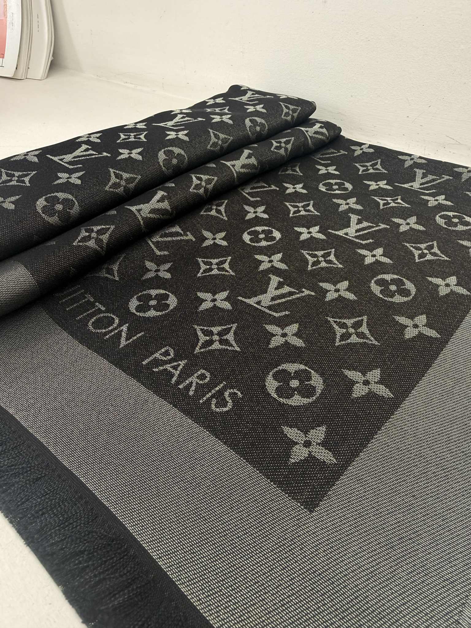 Stola Louis Vuitton