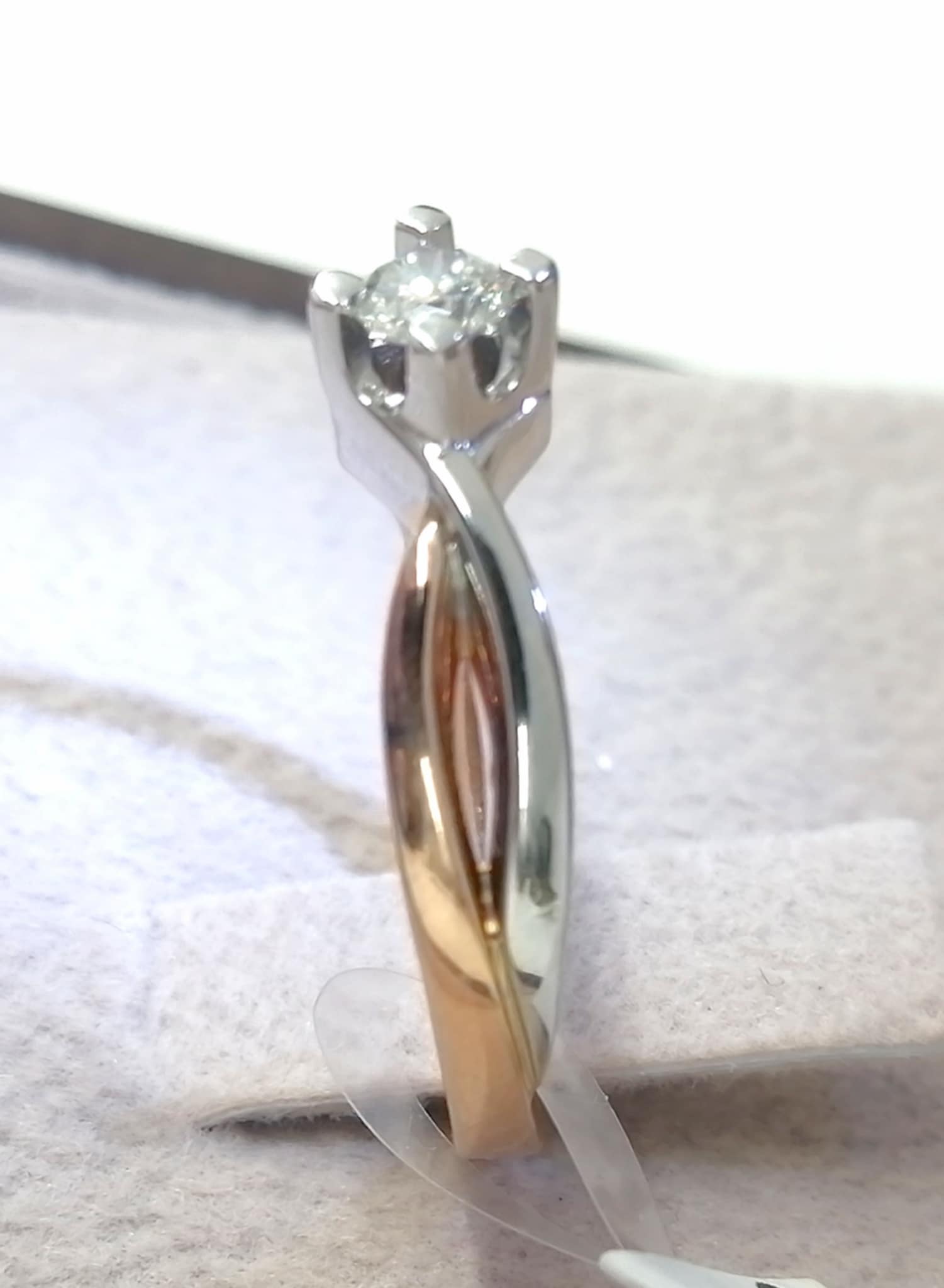 ANELLO SOLITARIO DIAMANTE