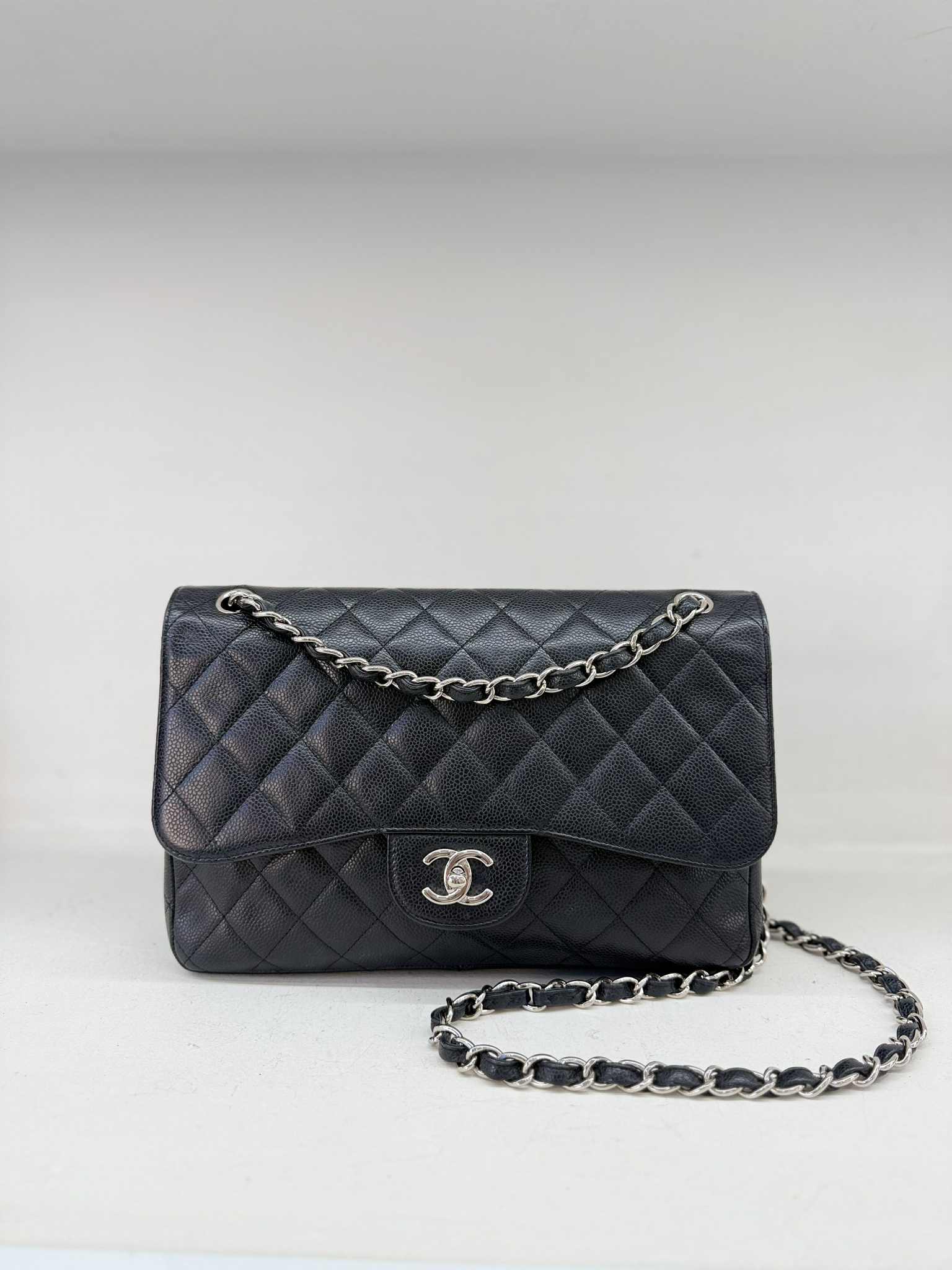 CHANEL CLASSIC JUMBO