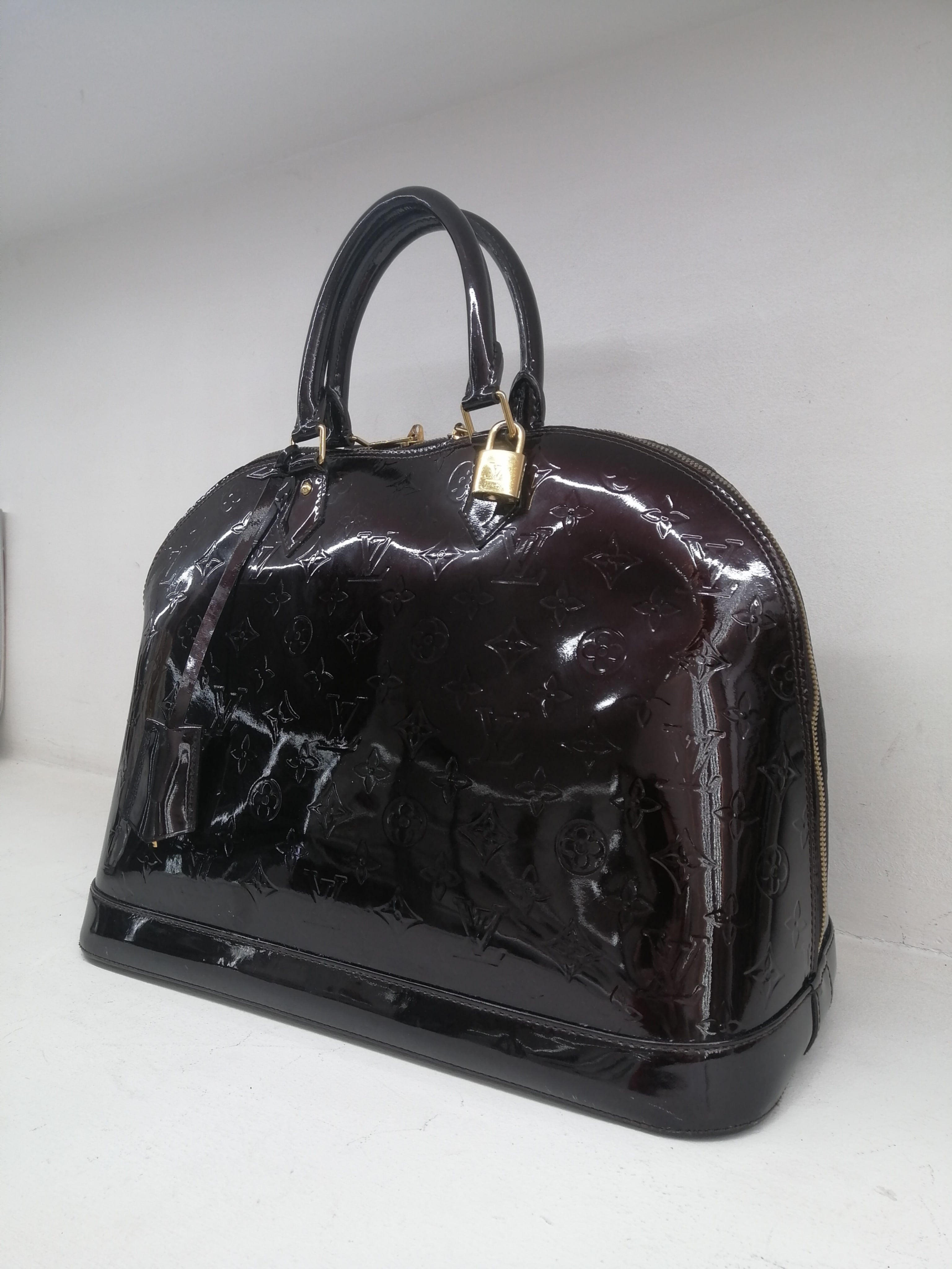 LOUIS VUITTON ALMA GM VERNIS
