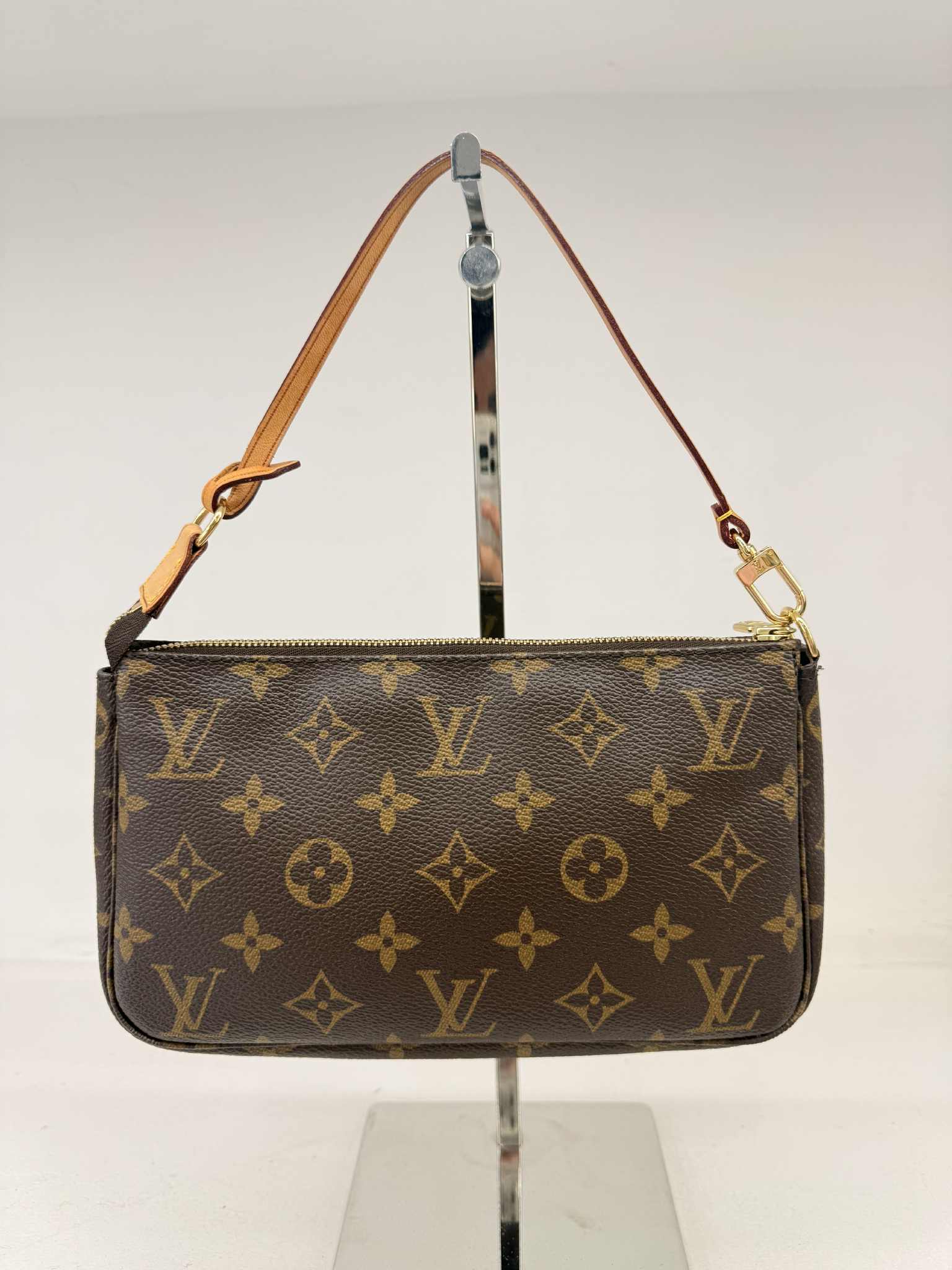 LOUIS VUITTON POCHETTE ACCESSOIRES