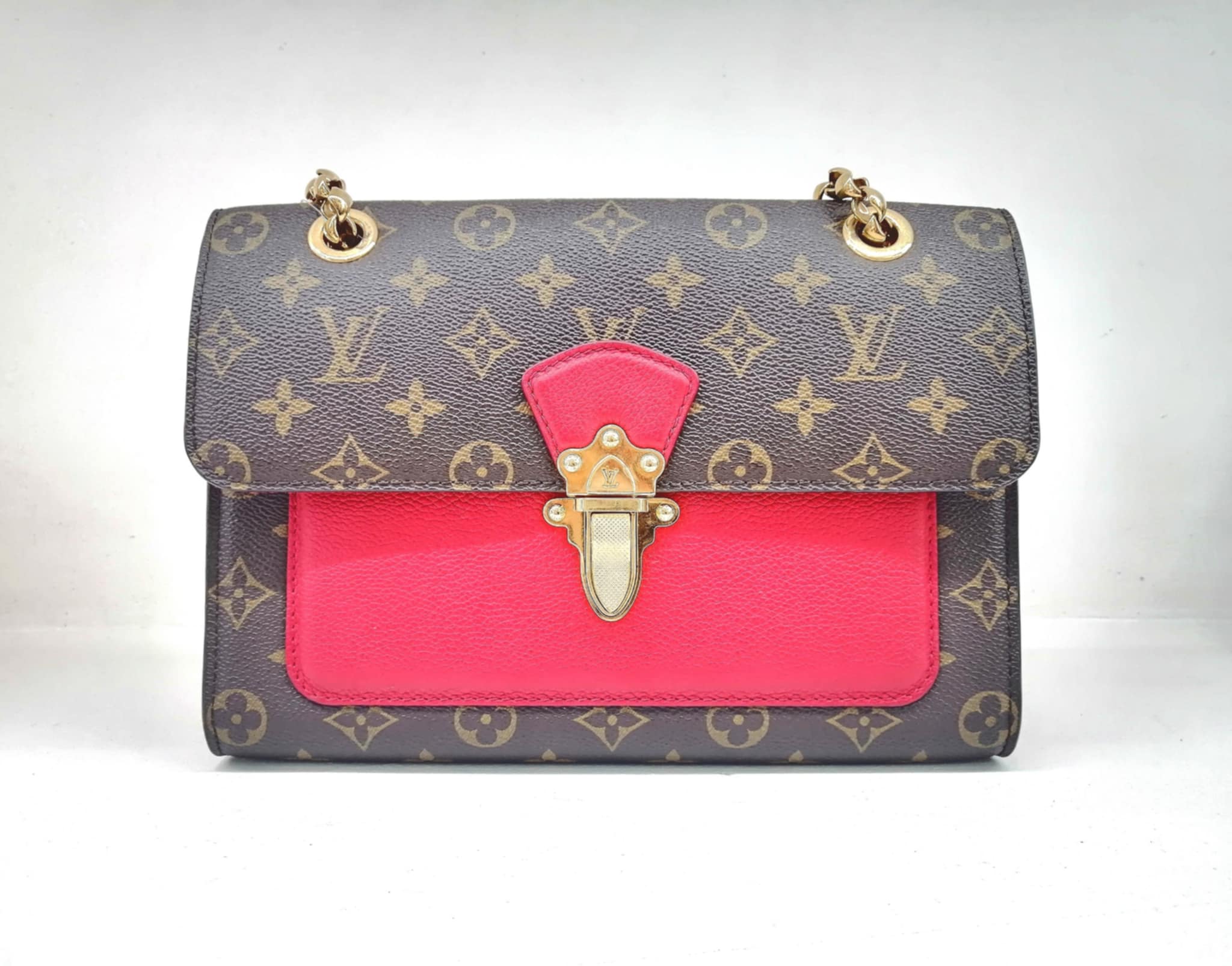 LOUIS VUITTON VICTOIRE R.