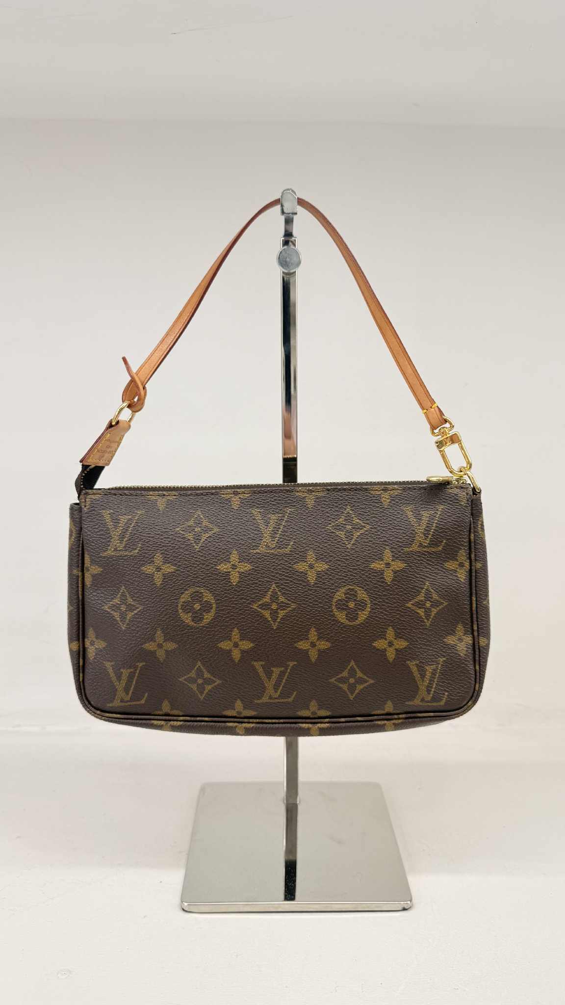 LOUIS VUITTON POCHETTE ACCESSOIRES