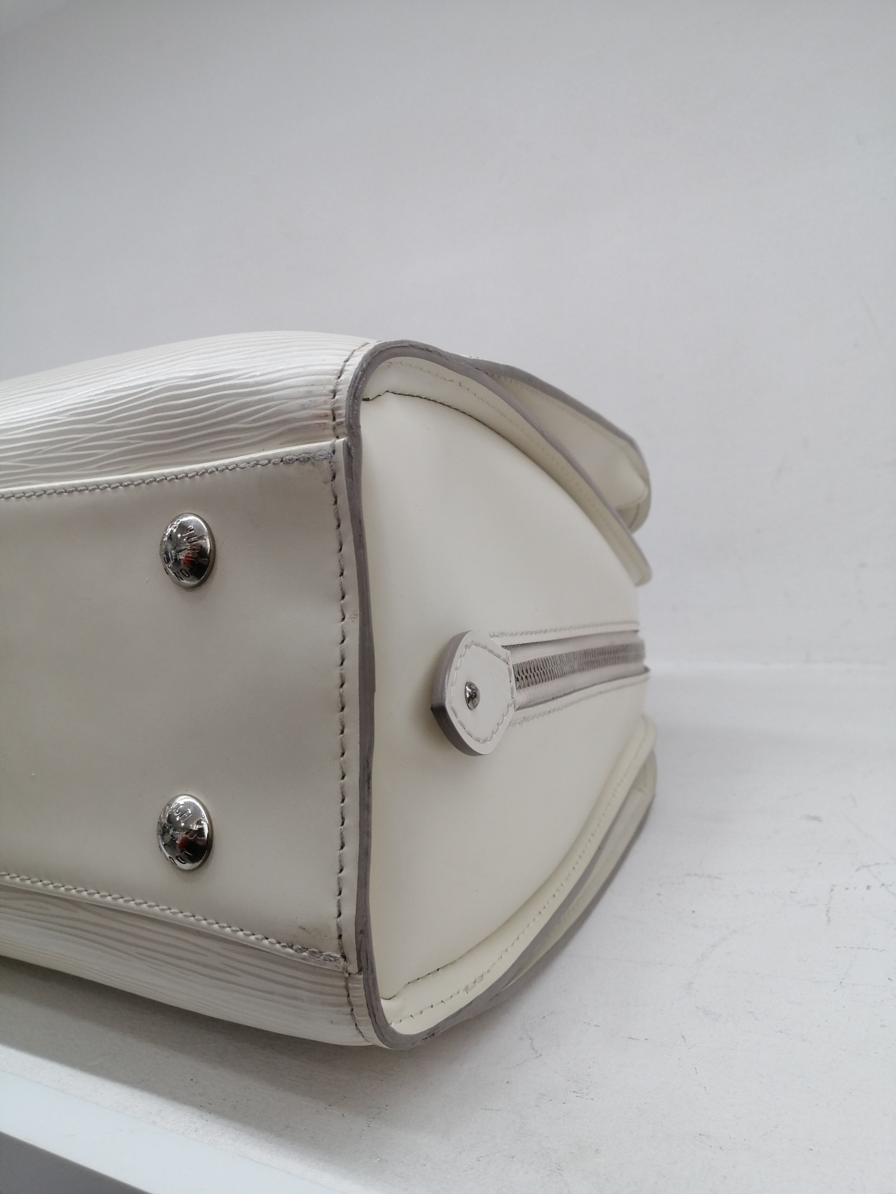 LOUIS VUITTON PONT NEUF EPI GM