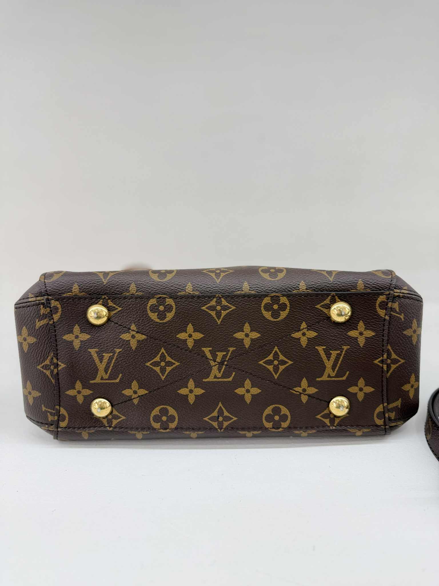 Louis Vuitton Montaigne pm