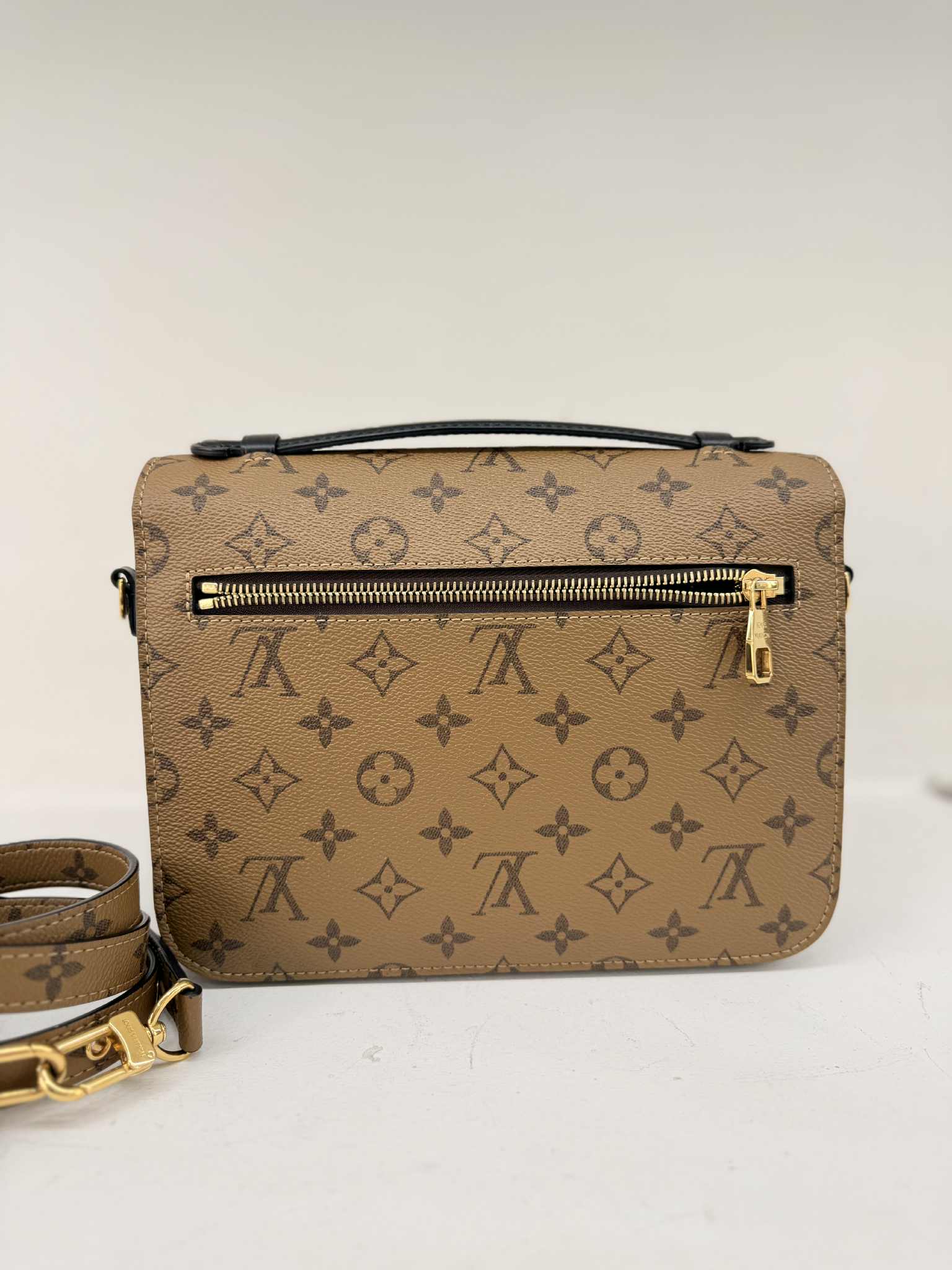 Louis Vuitton Metis REVERSE
