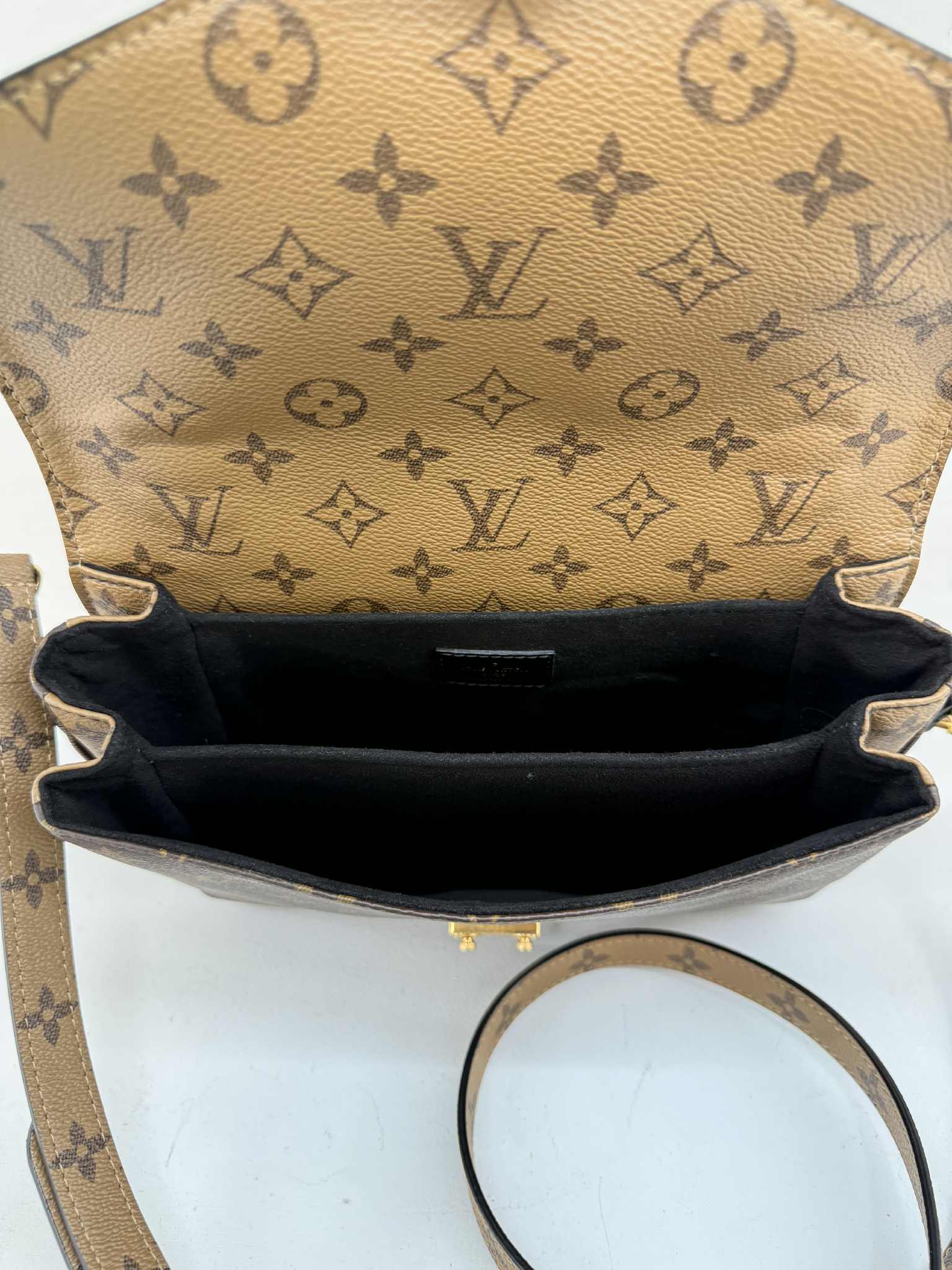 Louis Vuitton Metis REVERSE
