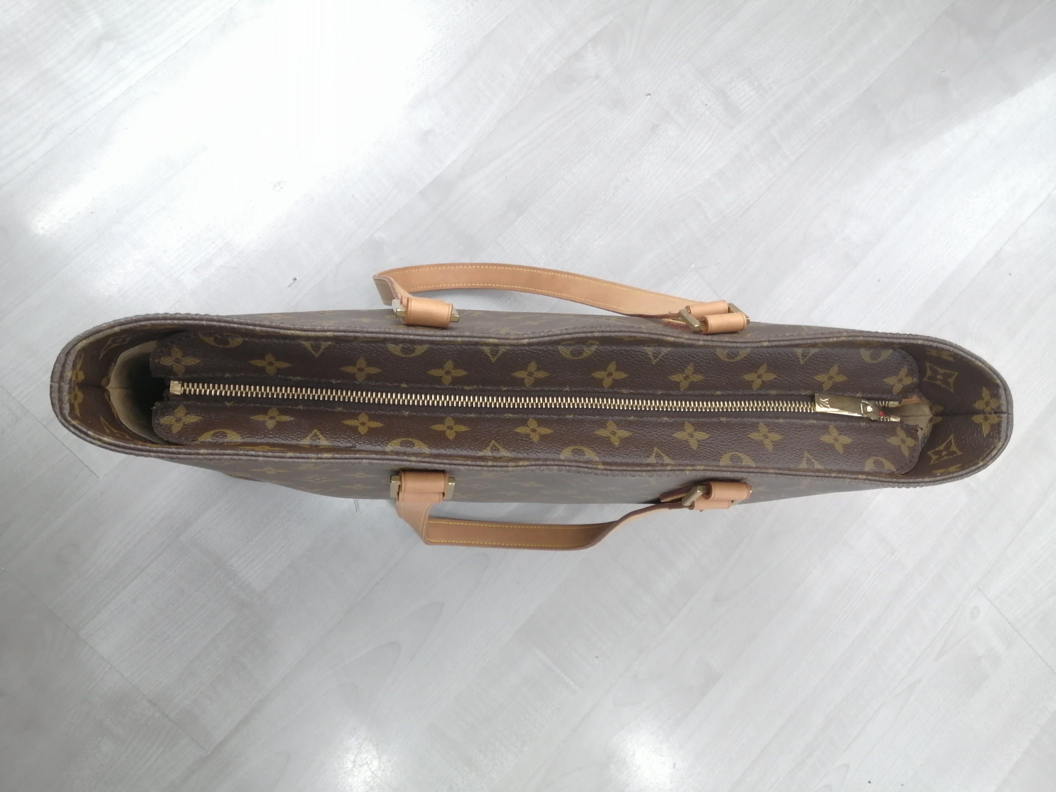 LOUIS VUITTON LUCO TOTE