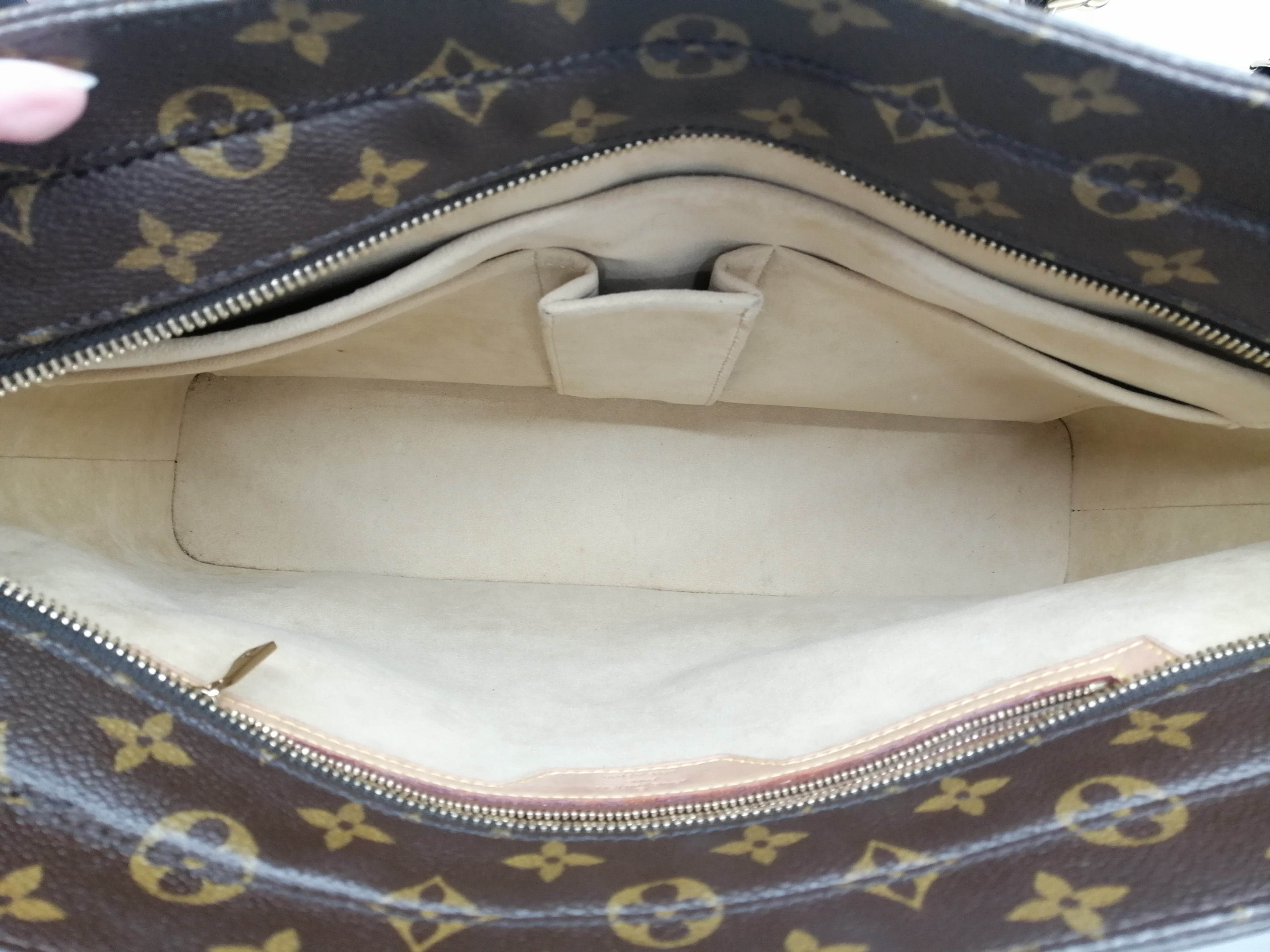 LOUIS VUITTON LUCO TOTE