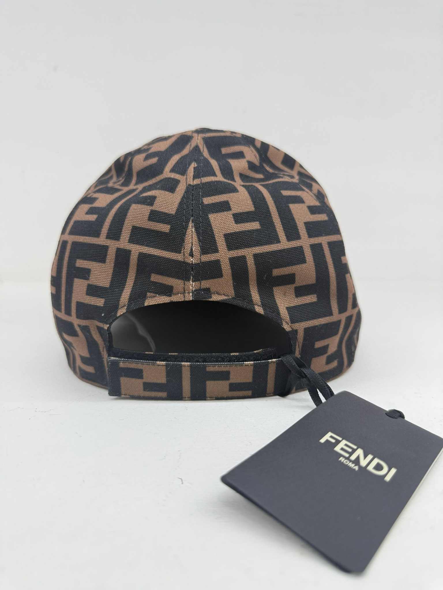 FENDI  BERRETTO DA BASEBALL