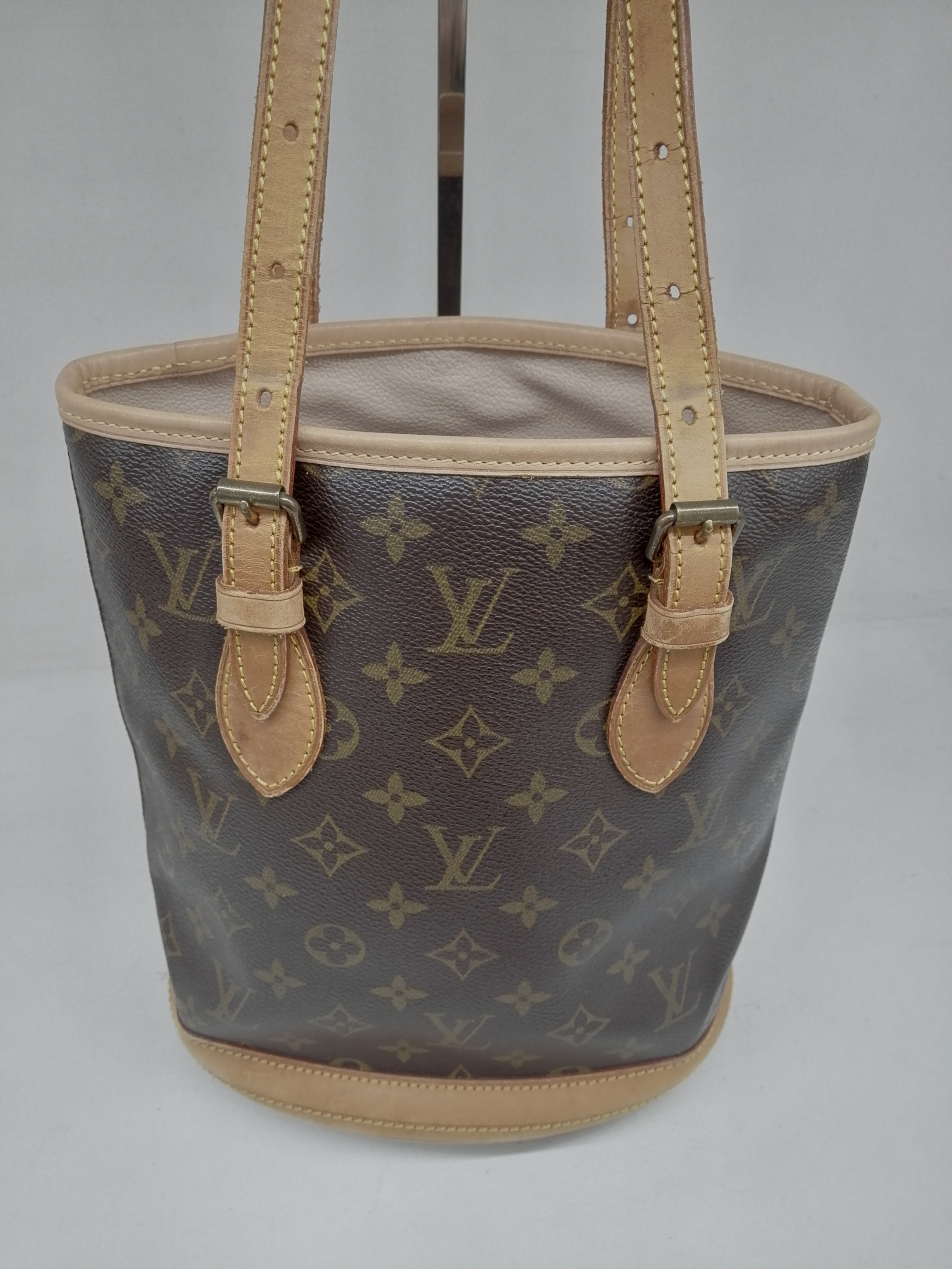 LOUIS VUITTON BUCKET PM