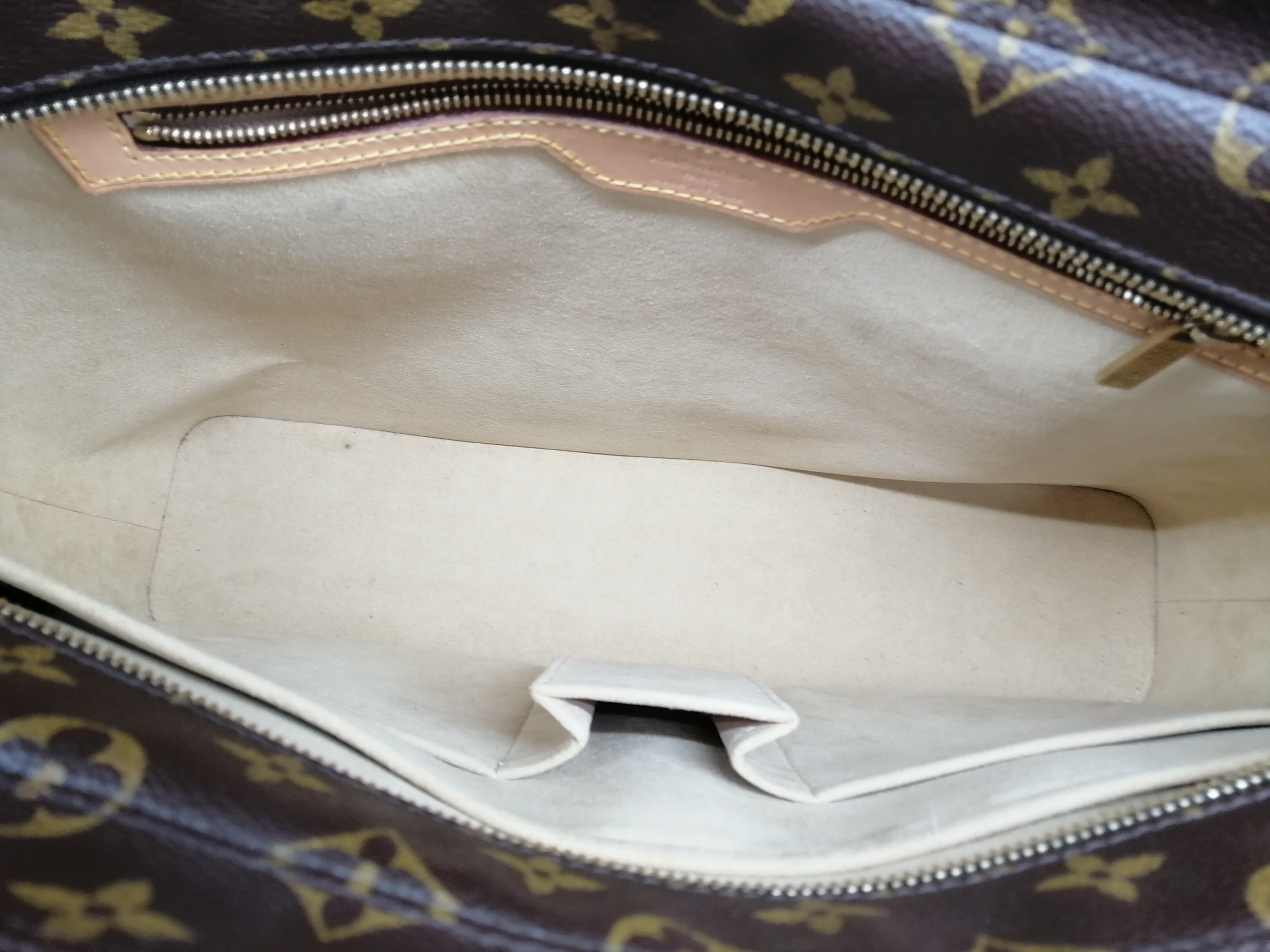 LOUIS VUITTON LUCO TOTE