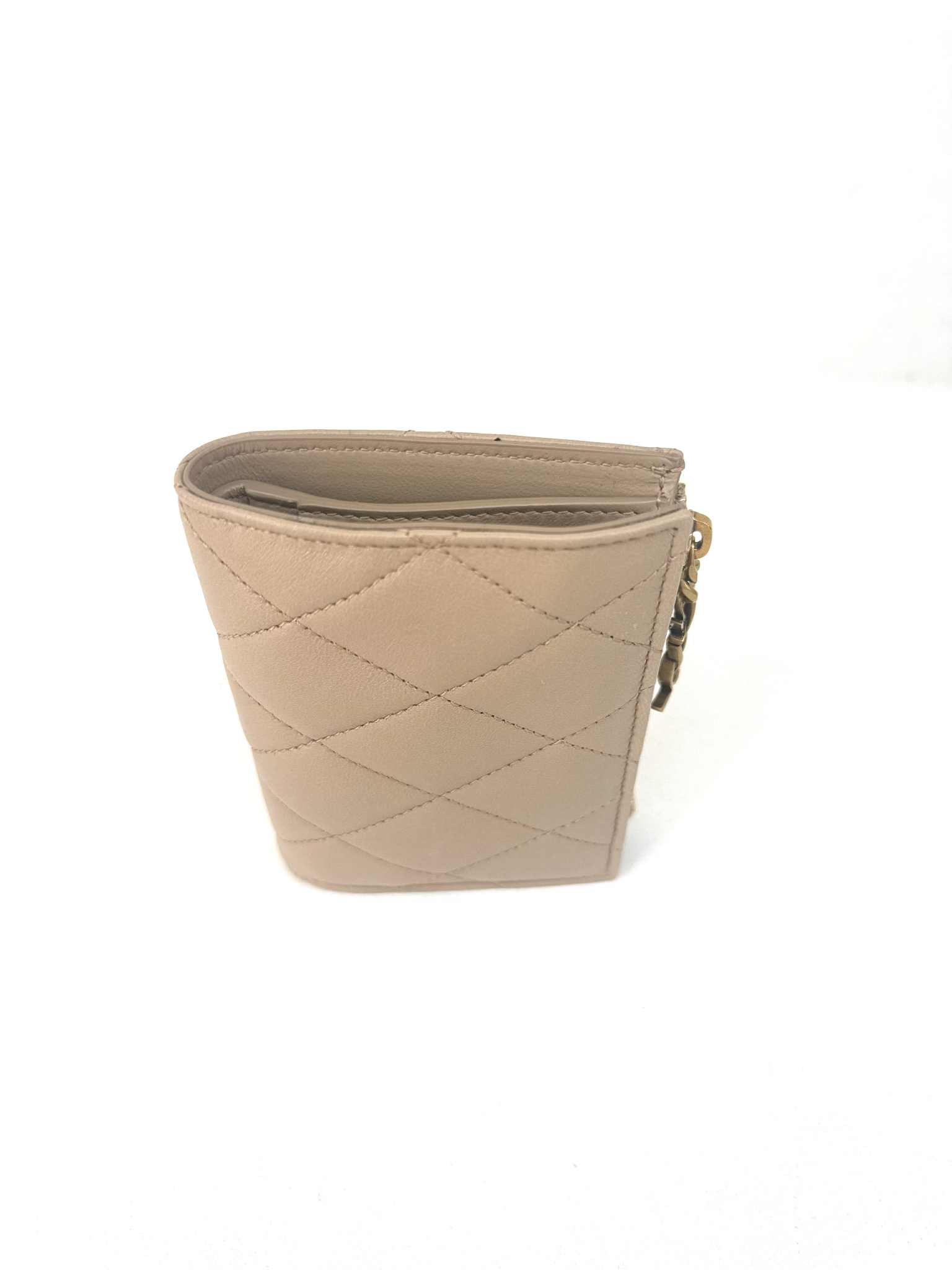 YSL PORTAFOGLI BI-FOLD IN PELLE D’AGNELLO