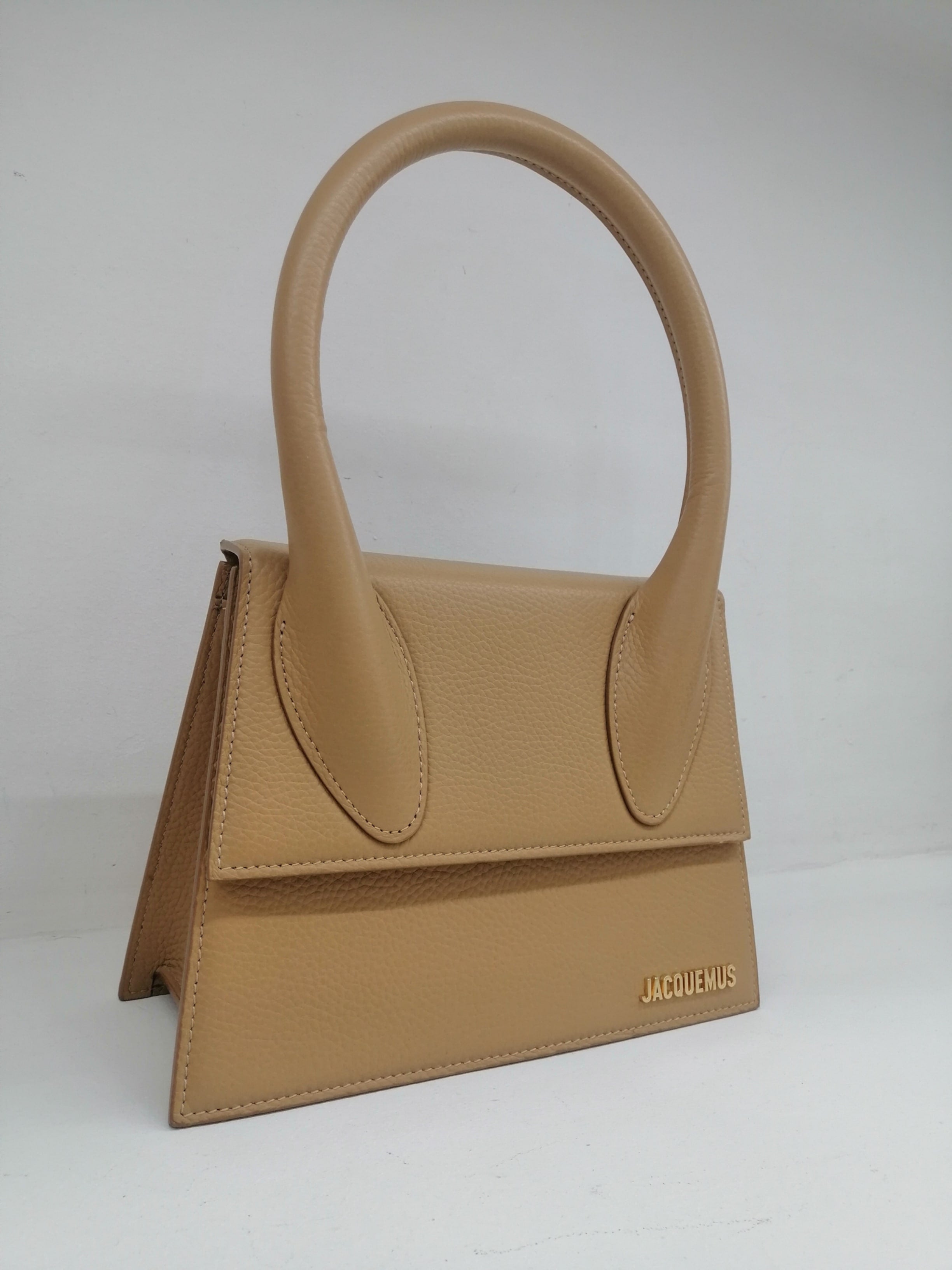 JACQUEMUS LE GRANDE CHIQUITO