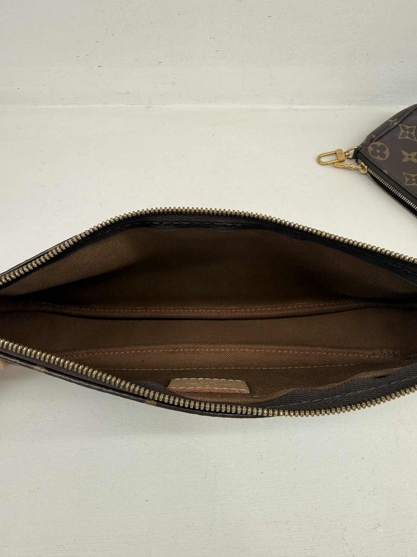 LOUIS VUITTON MULTI POCHETTE ACCESSOIRES V.