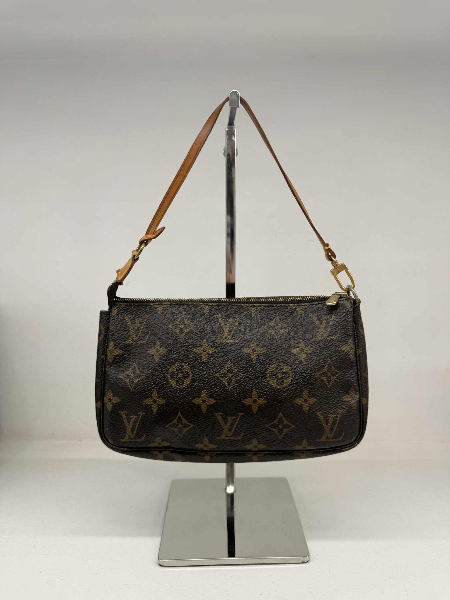 LOUIS VUITTON POCHETTE ACCESSOIRES