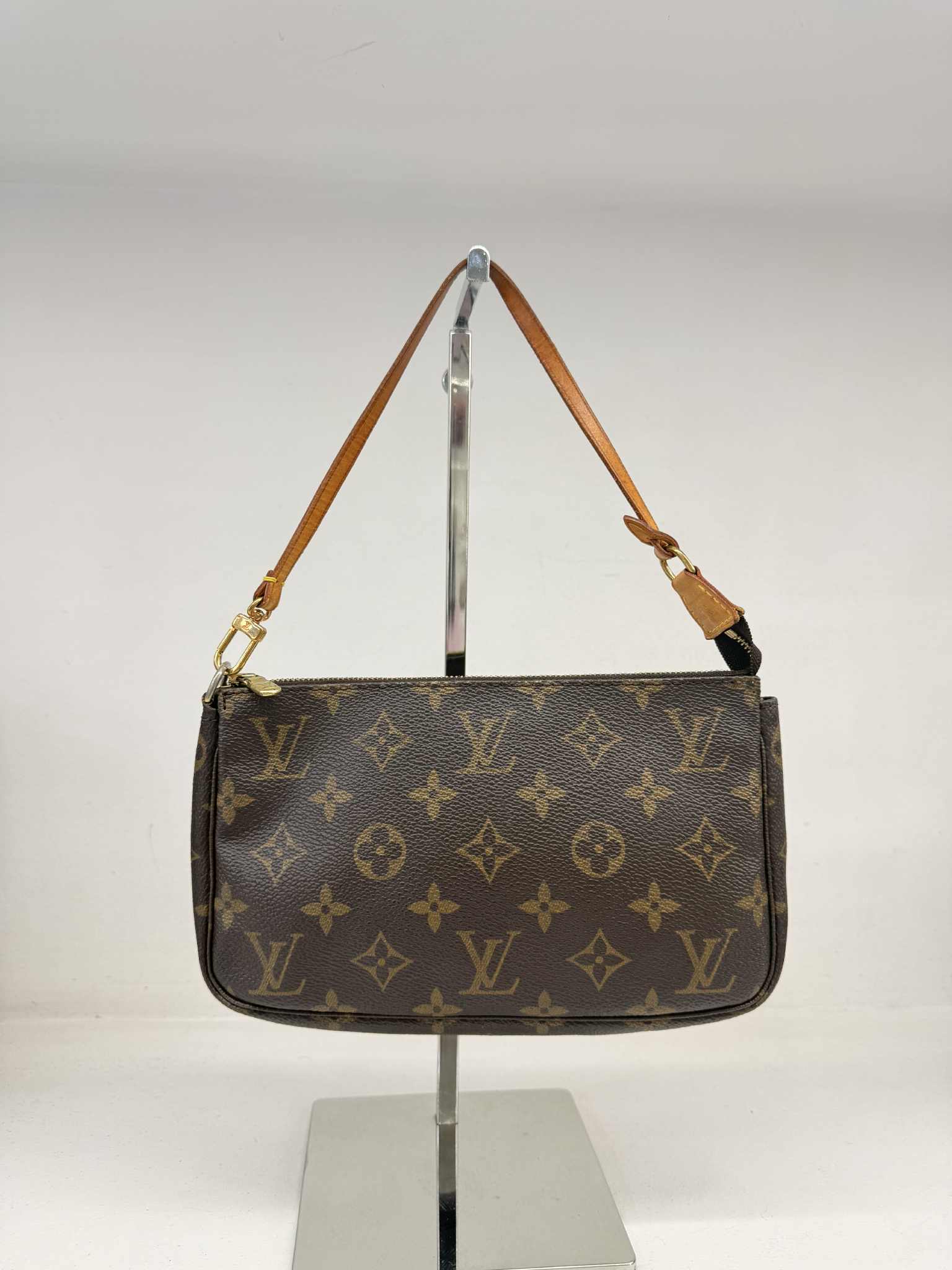 LOUIS VUITTON POCHETTE ACCESSOIRES