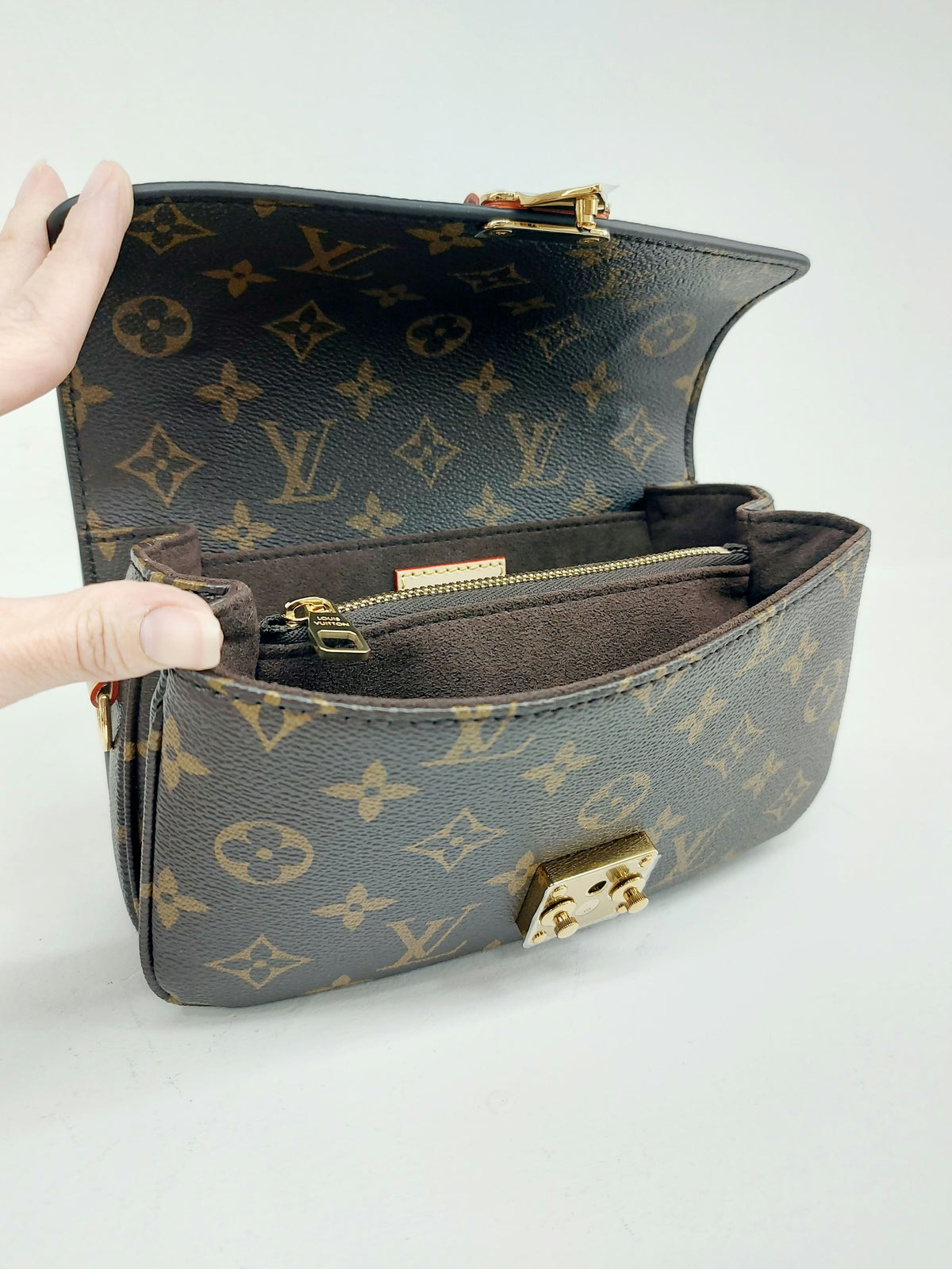 LOUIS VUITTON POCHETTE METIS EAST WEST