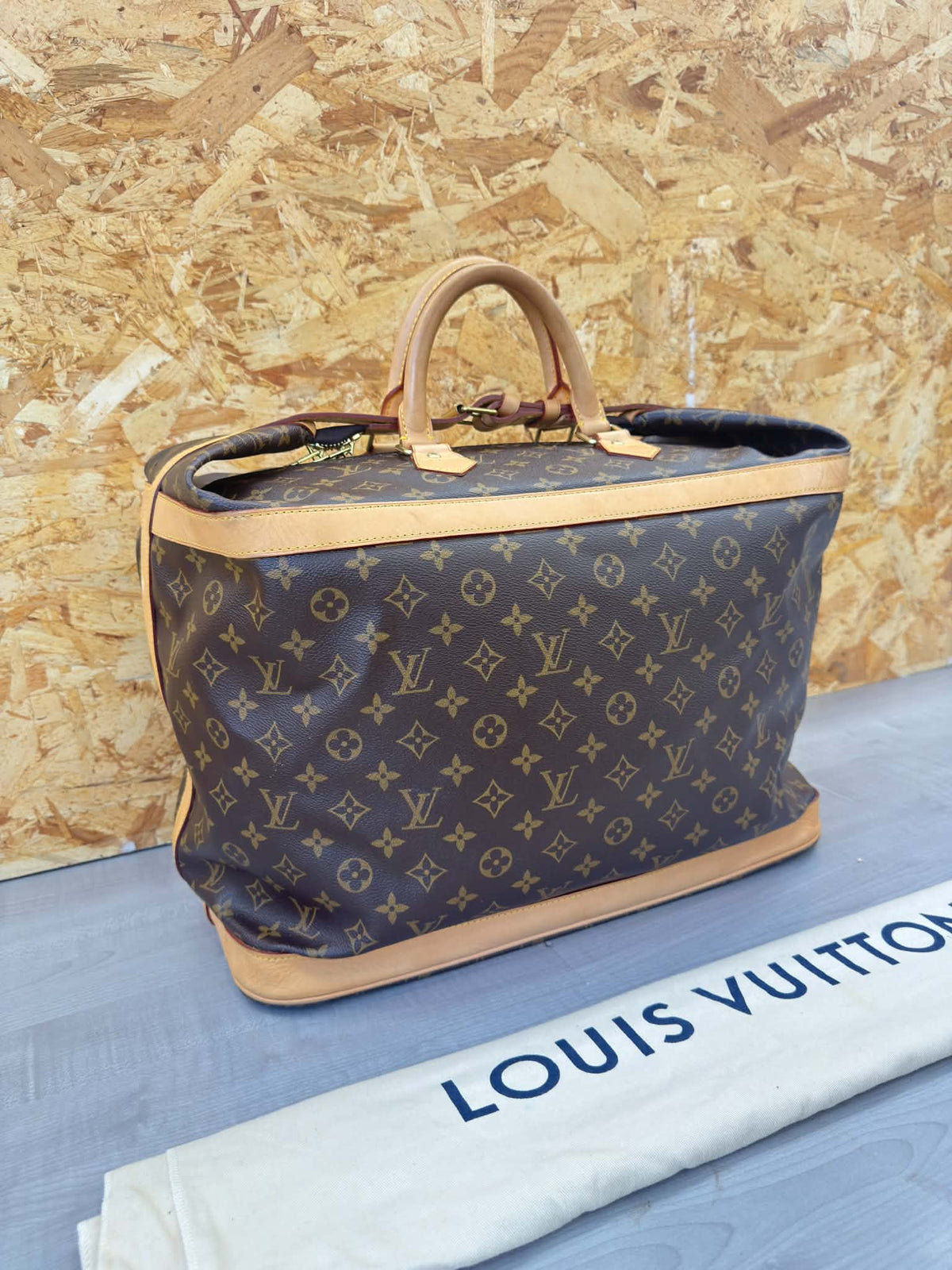 LOUIS VUITTON DUFFLE CRUISER