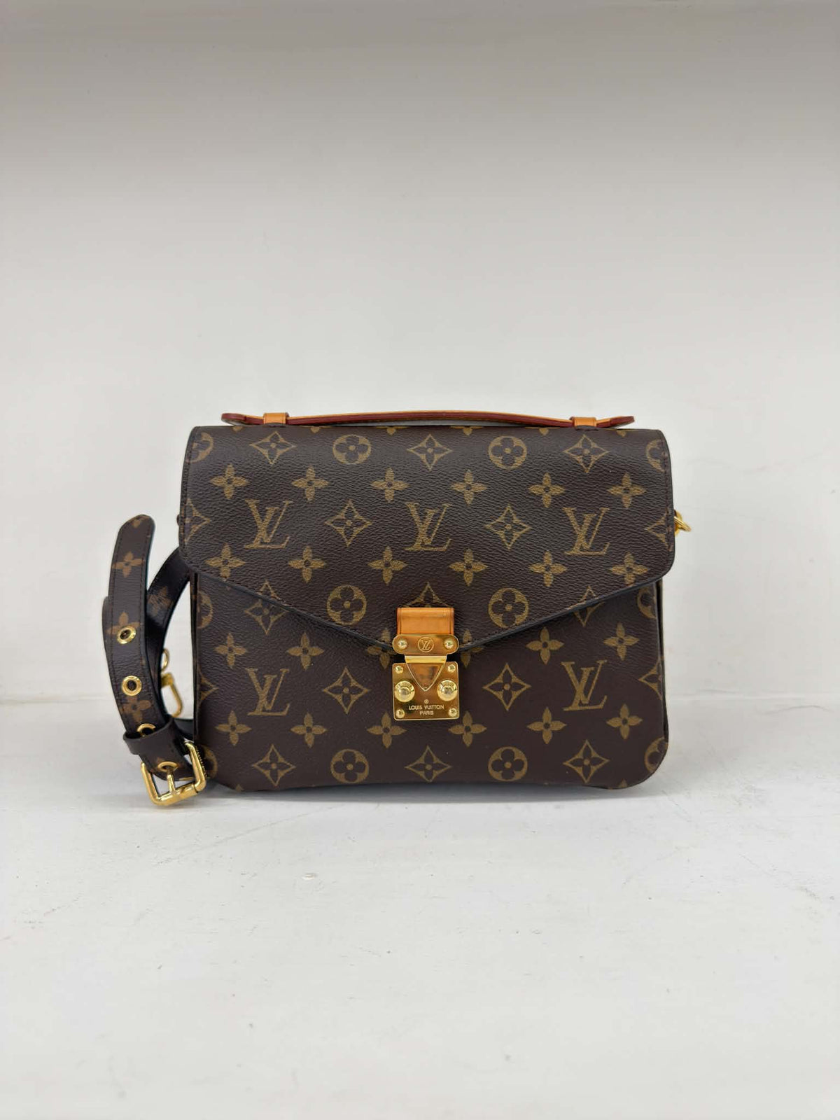 LOUIS VUITTON METIS MONOGRAM.