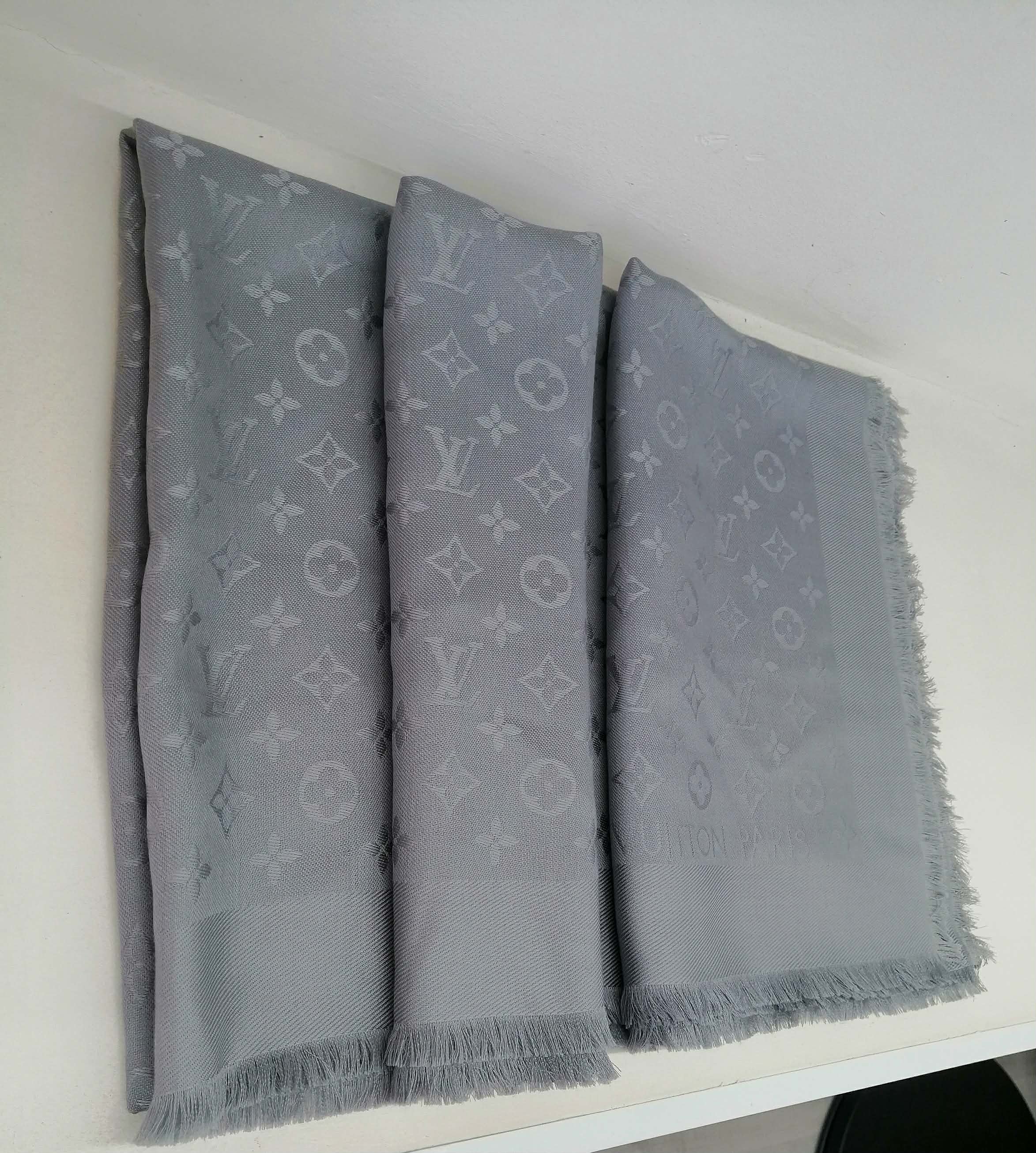 LOUIS VUITTON STOLA GRIGIO SCURO