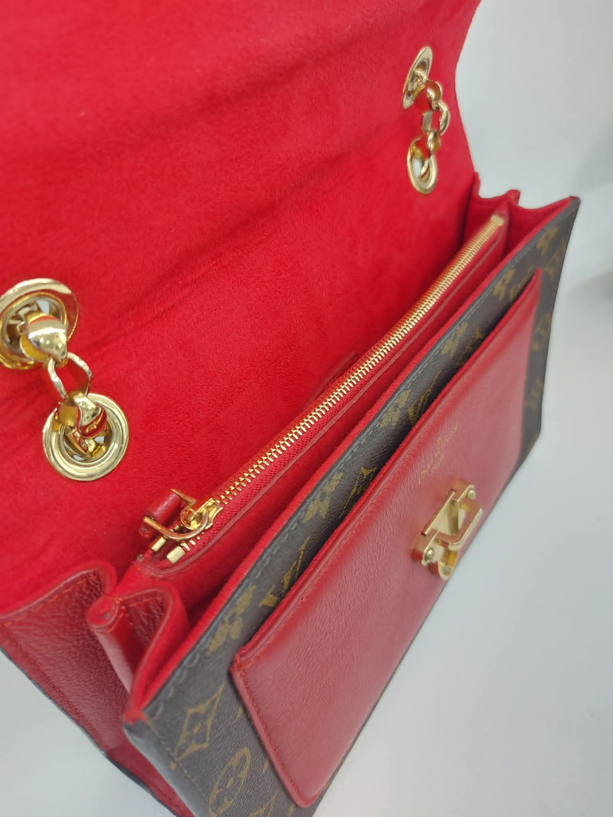 LOUIS VUITTON VICTOIRE