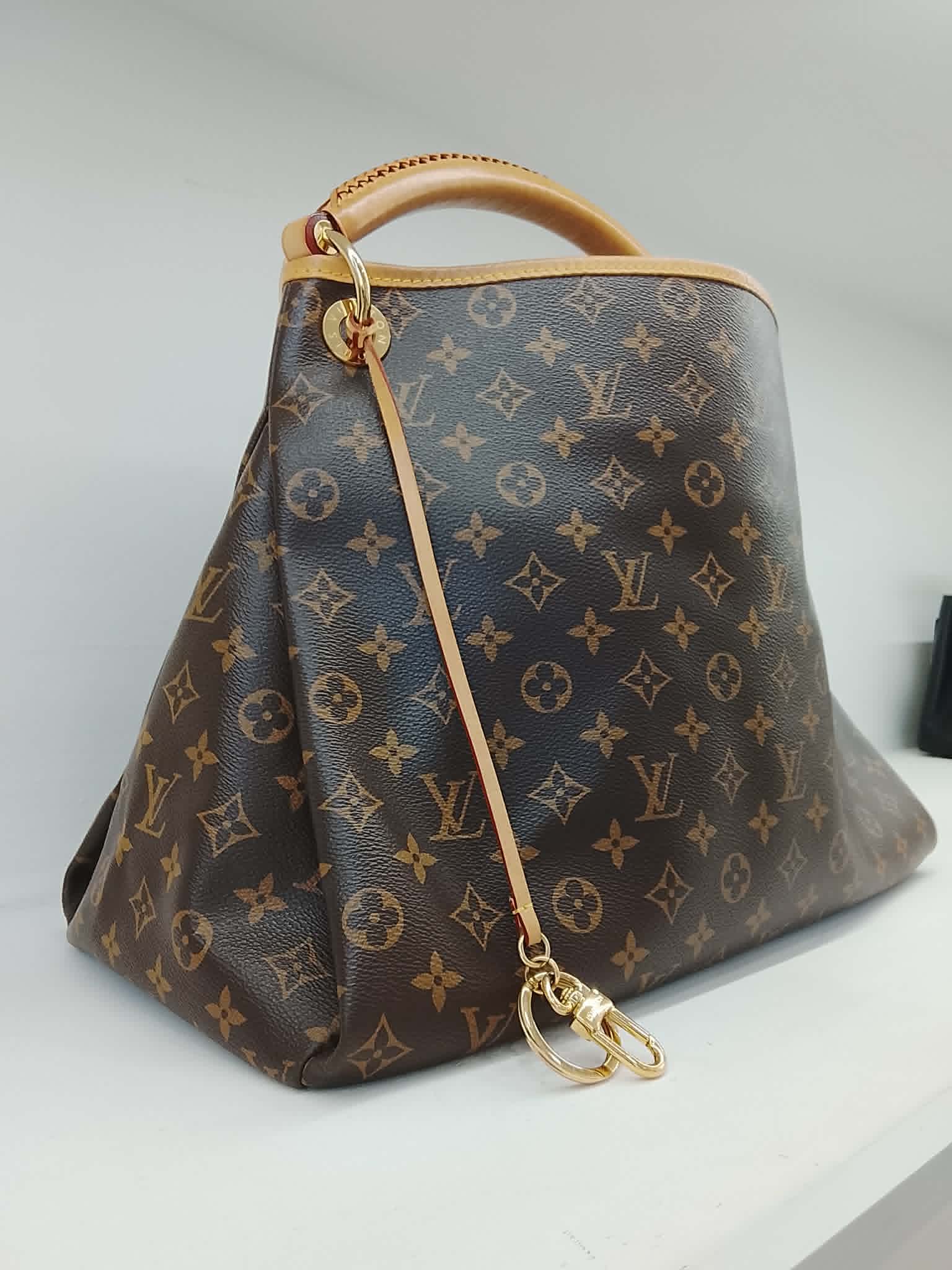 LOUIS VUITTON ASTSY GM