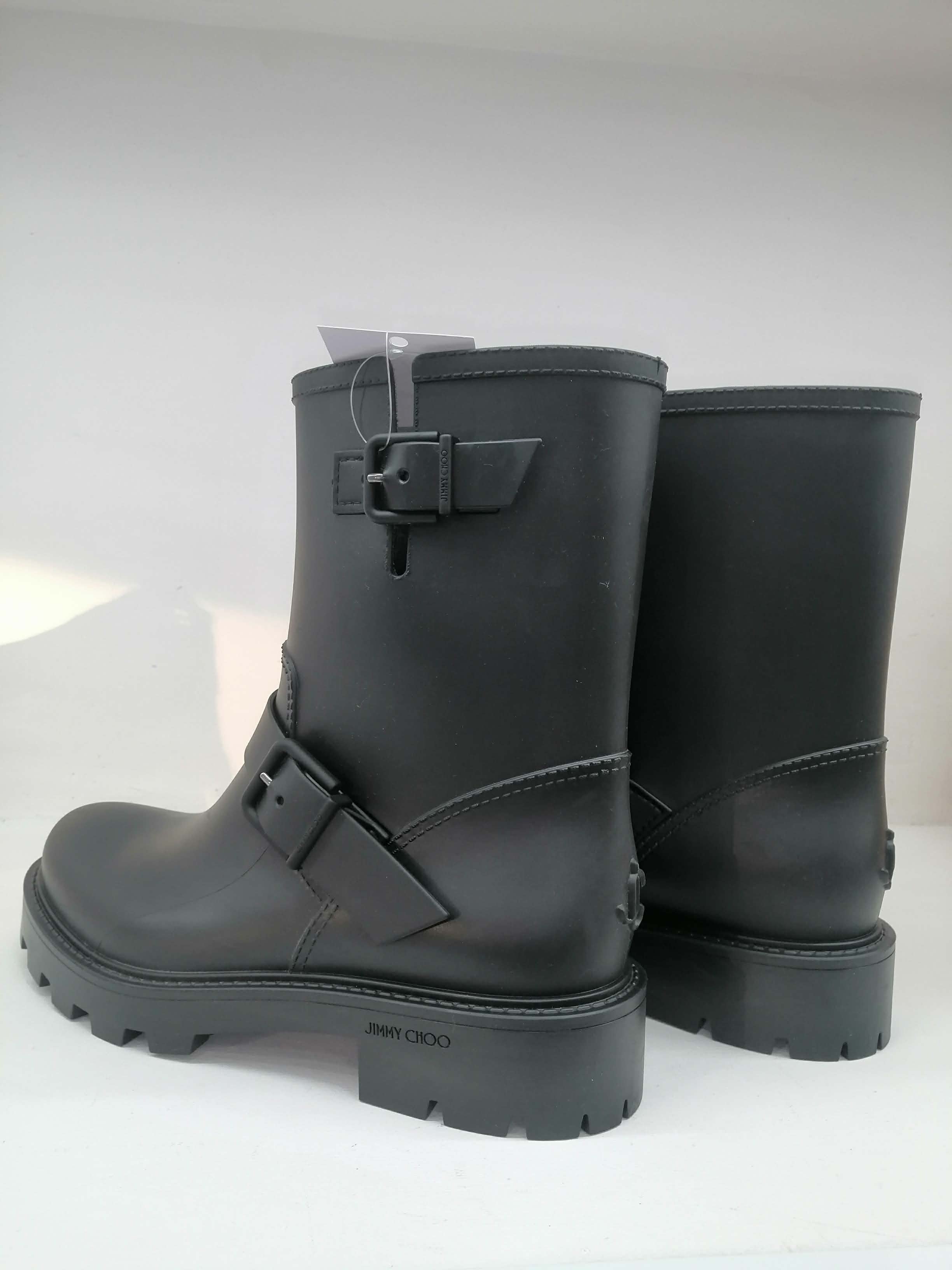 JIMMY CHOO STIVALETTI YAEL IN GOMMA N40