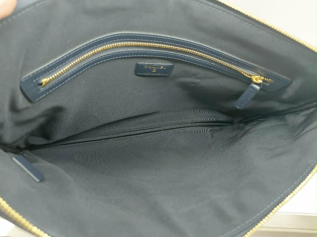 CHANEL O-CASE POCHETTE LARGE CC