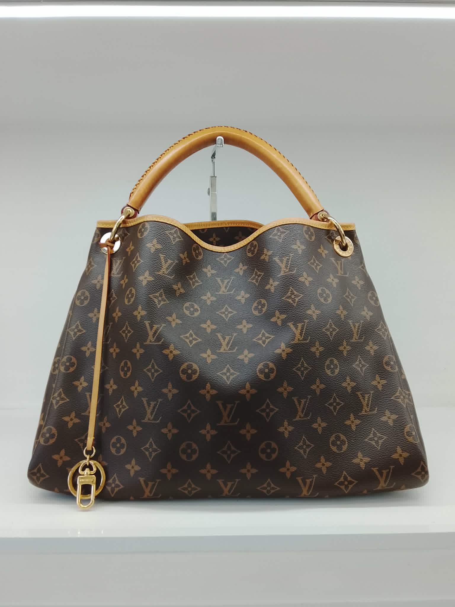 LOUIS VUITTON ASTSY GM