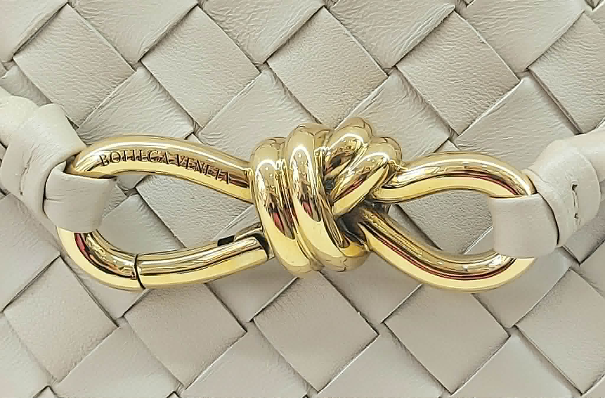 BOTTEGA VENETA ANDIAMO BUCKET