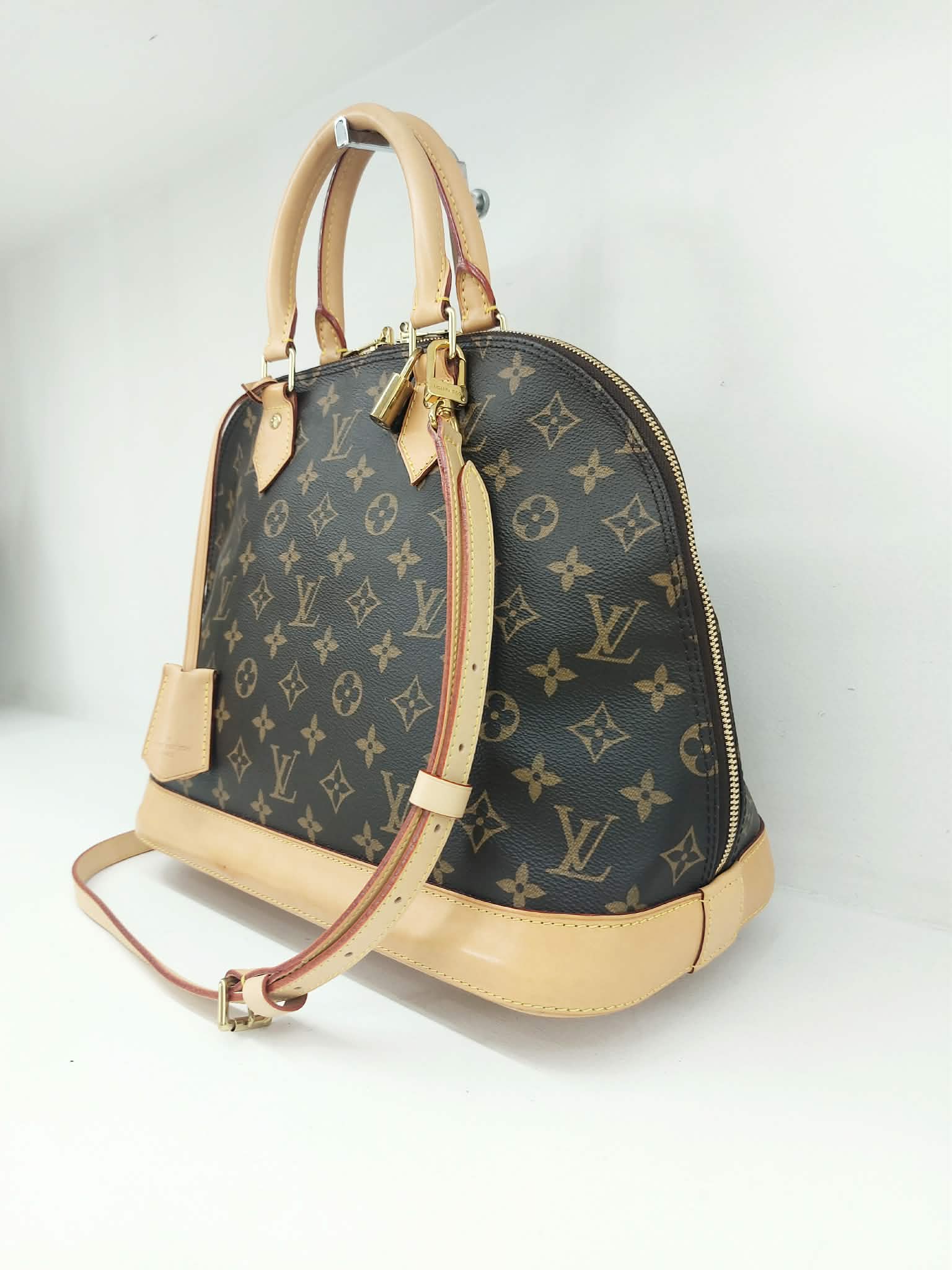 LOUIS VUITTON ALMA GM