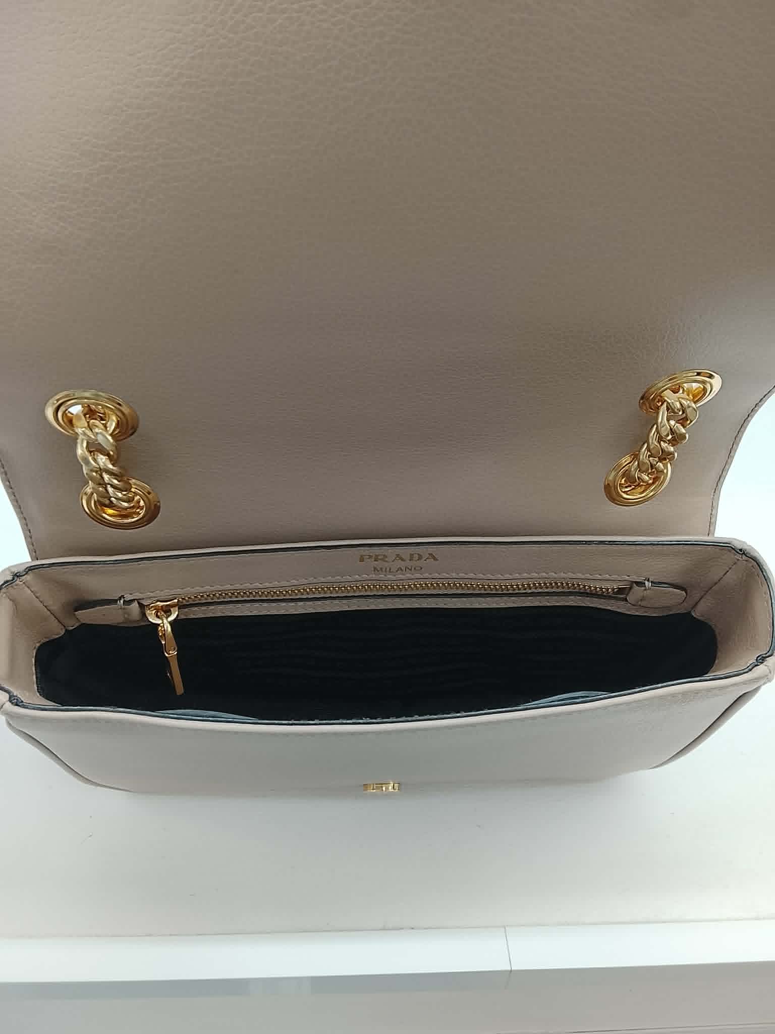 PRADA TRACOLLA.