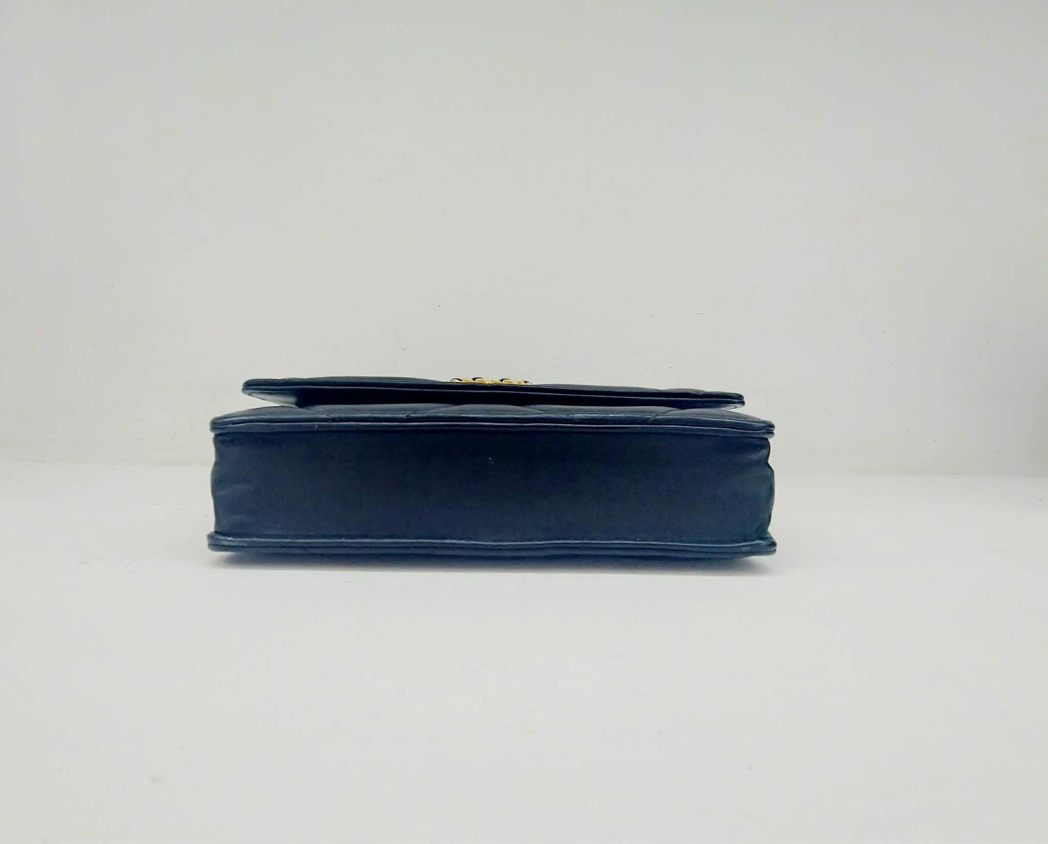 CHANEL WALLET 19