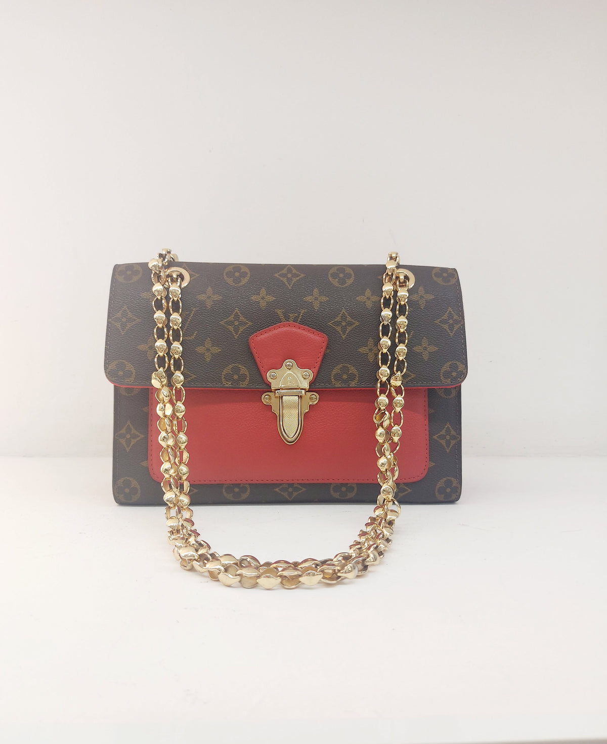 LOUIS VUITTON VICTOIRE