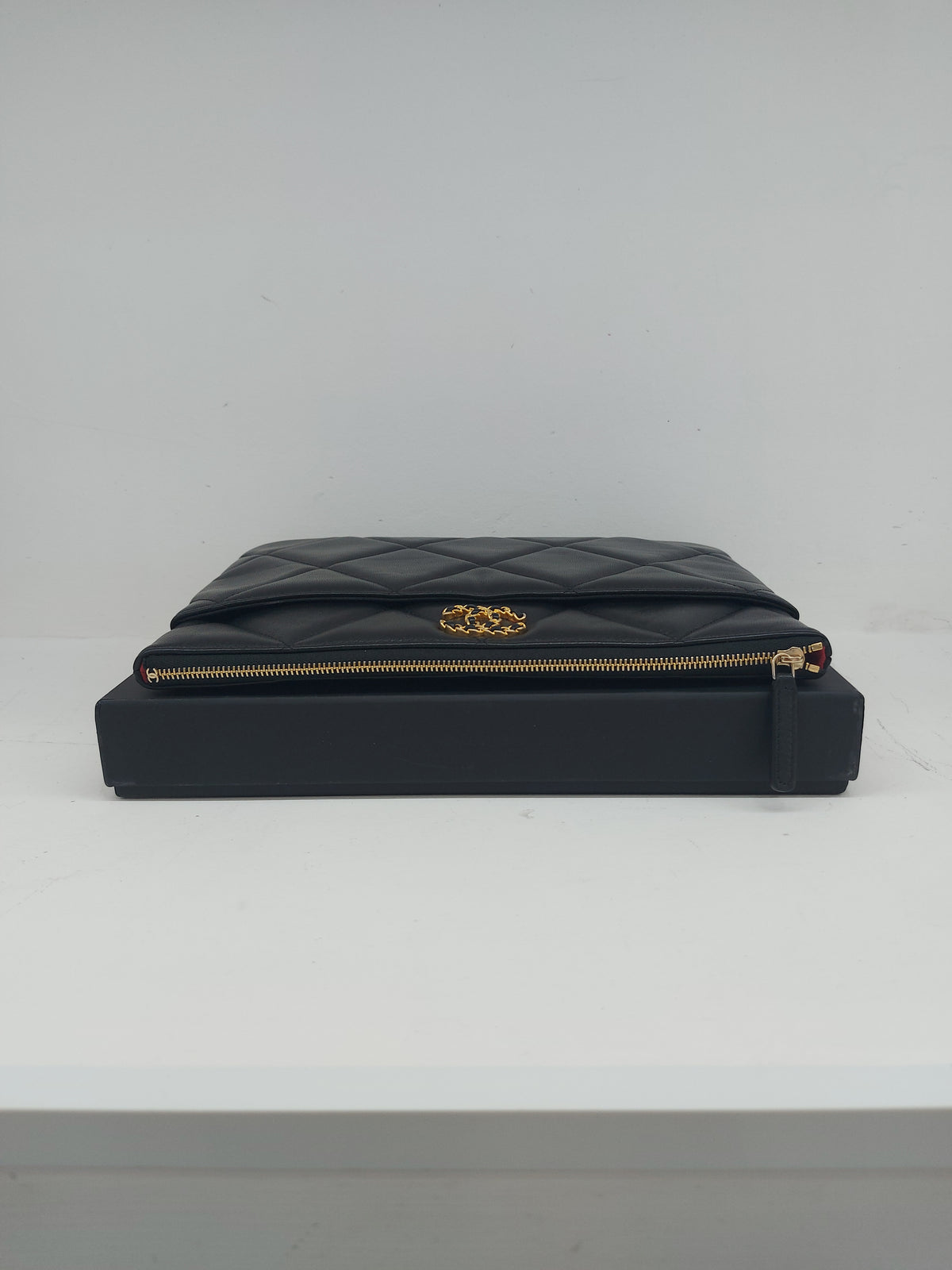 CHANEL 19 POCHETTE BLACK