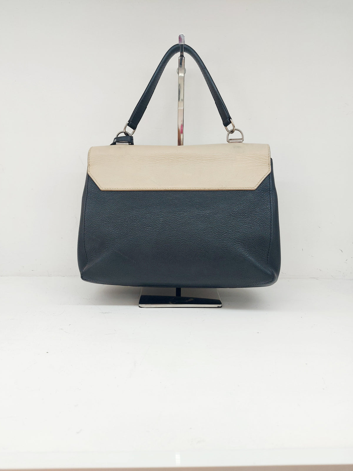 LOUIS VUITTON LOCKME II