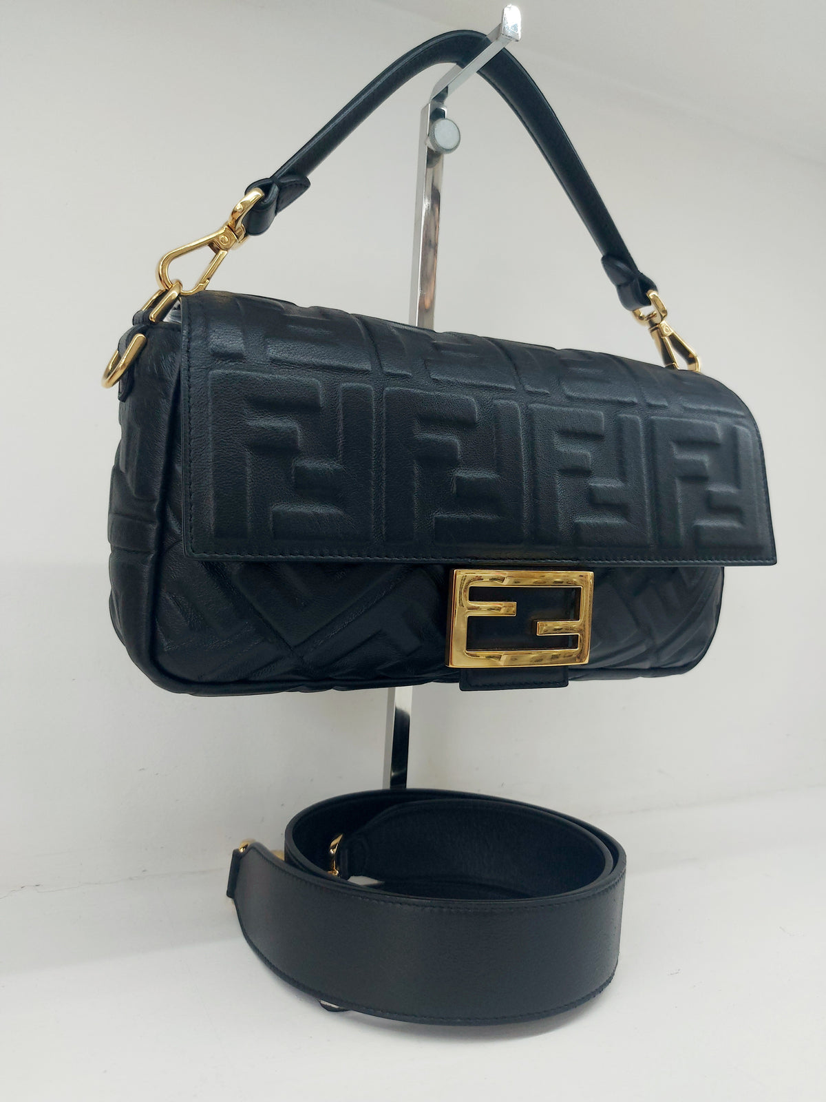 FENDI BAGUETTE MEDIA
