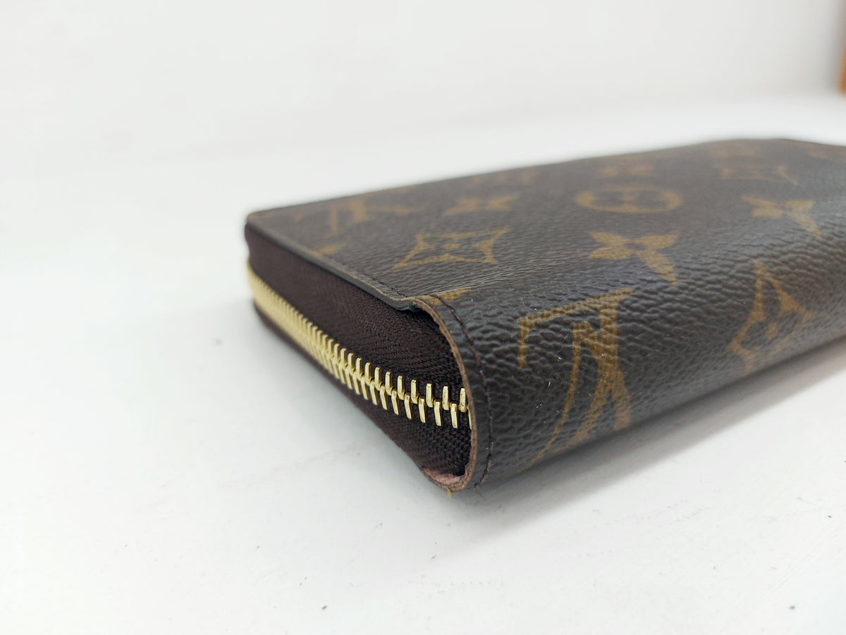 LOUIS VUITTON ZIPPY