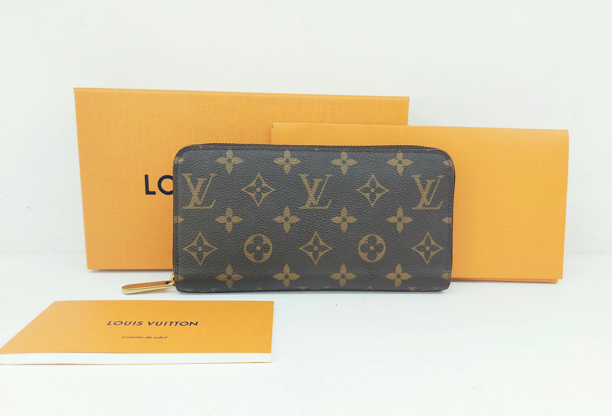 LOUIS VUITTON ZIPPY