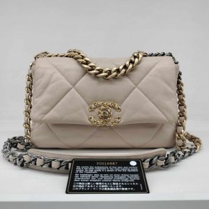 Chanel 19 small